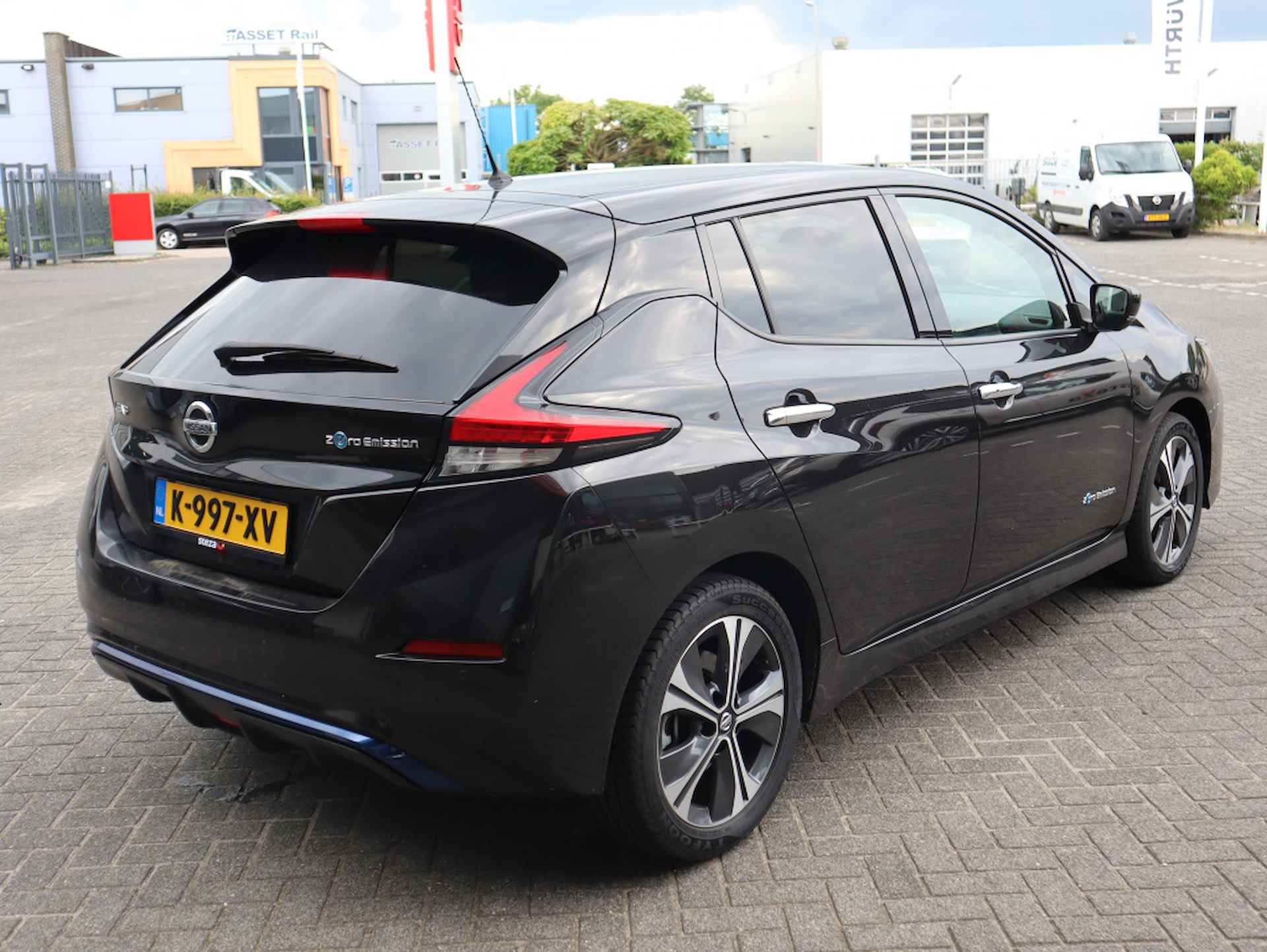 Nissan LEAF 150PK 2.ZERO EDITION 40kW / stoelverwarming / Navigatie - 5/30