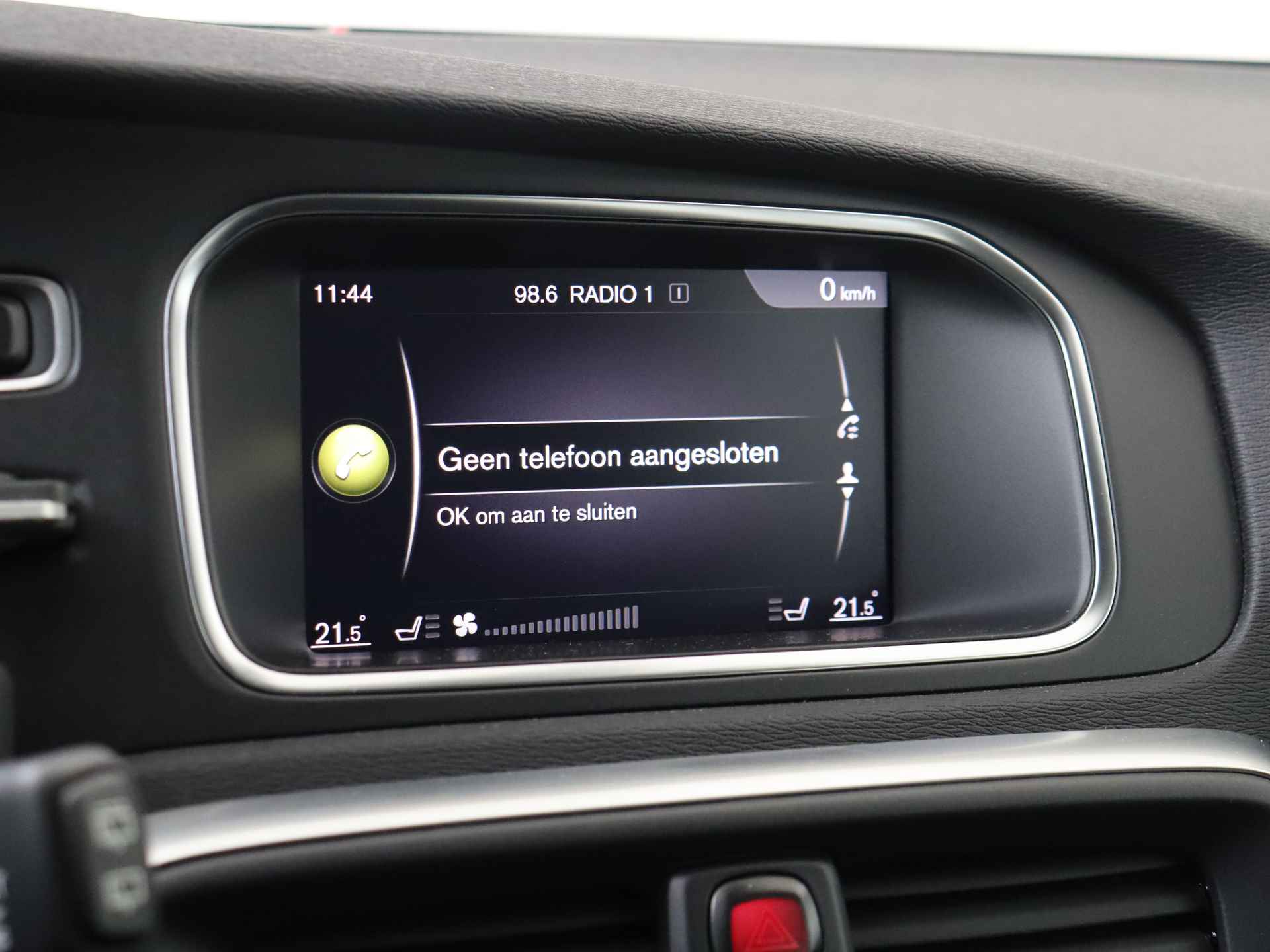 Volvo V40 2.0 T2 Nordic+ 123 pk 5 deurs | Navigatie | Climate Control | Stoel verwarming - 17/31