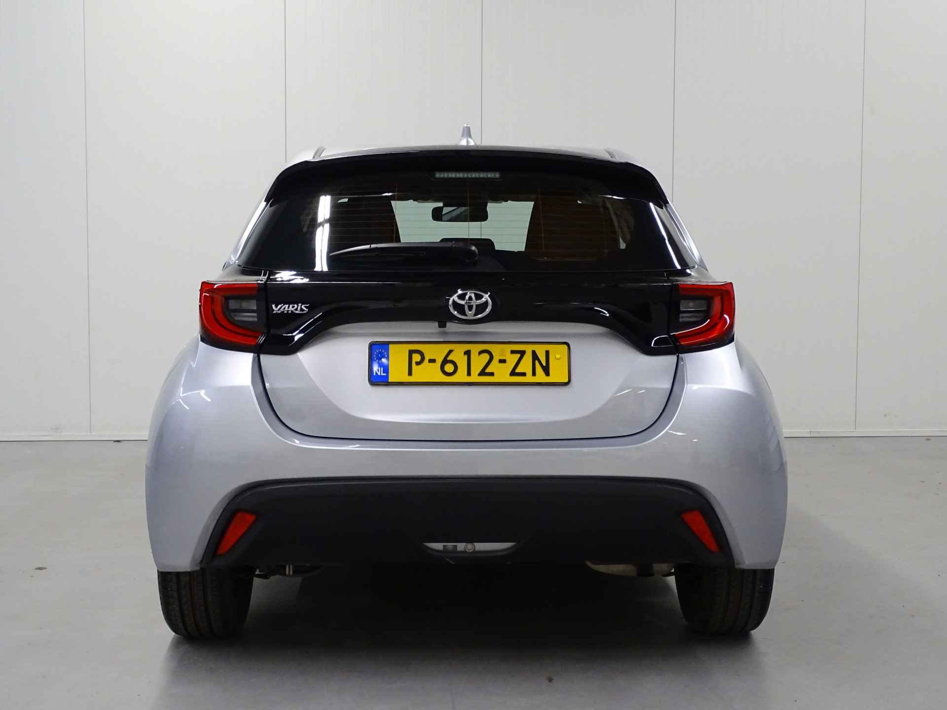 Toyota Yaris 1.5 VVT-i Dynamic | NL auto | Navigatie - 15/30