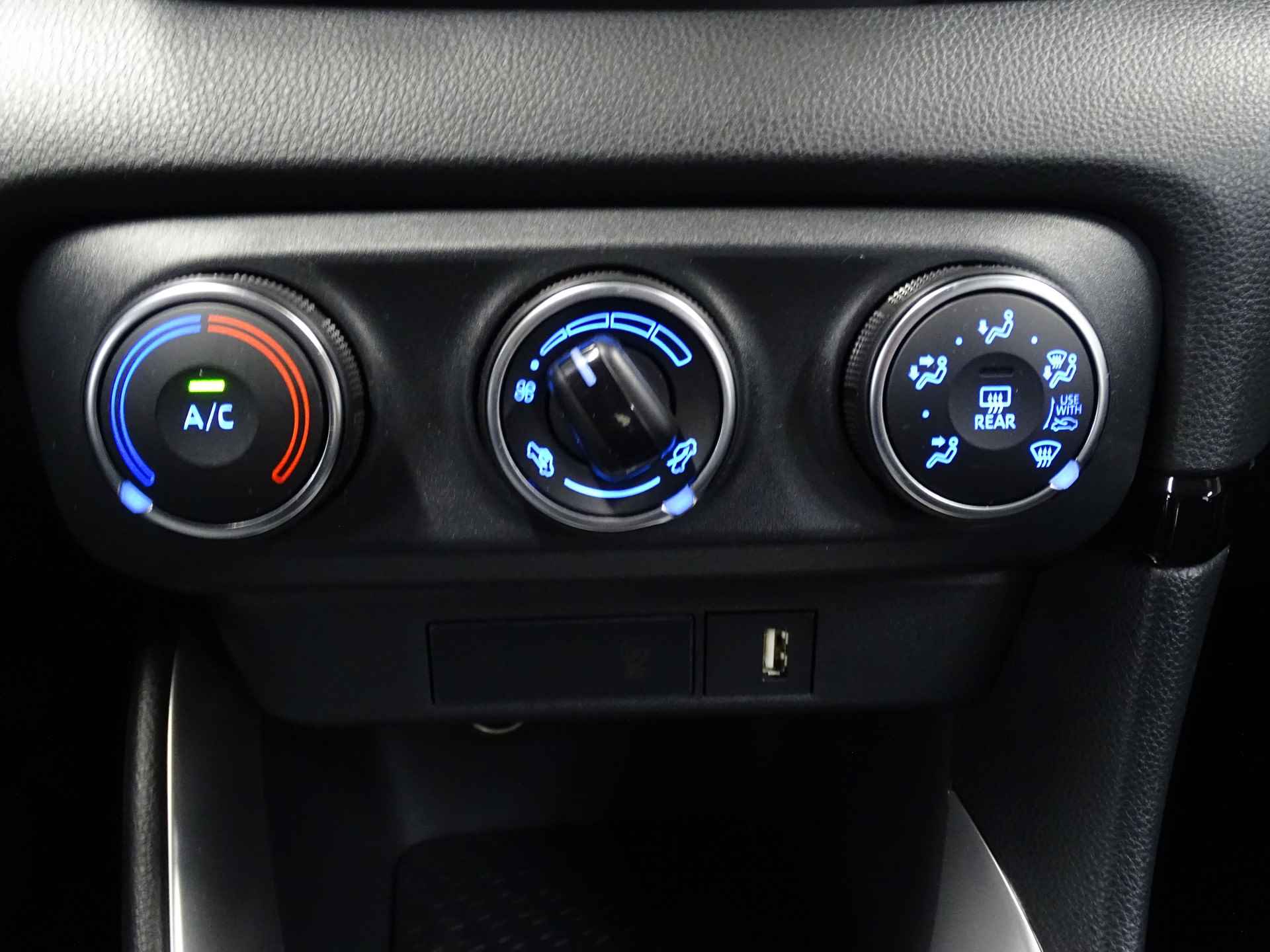 Toyota Yaris 1.5 VVT-i Dynamic | NL auto | Navigatie - 24/30