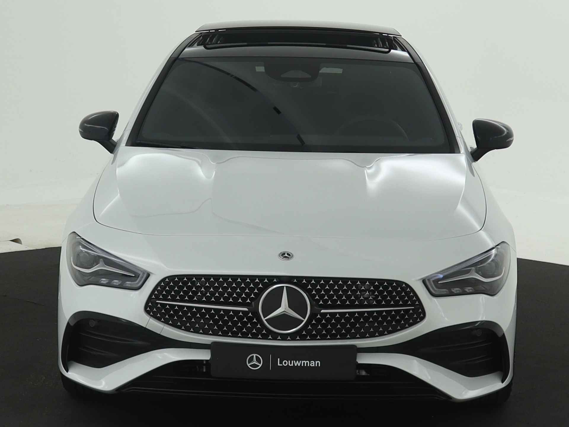 Mercedes-Benz CLA-Klasse 180 AMG Line | Panoramaschuifdak | Nightpakket | Premium Pakket | USB pakket plus | Dodehoekassistent | Sfeerverlichting | KEYLESS GO-comfortpakket | Parkeerpakket met achteruitrijcamera | - 23/39