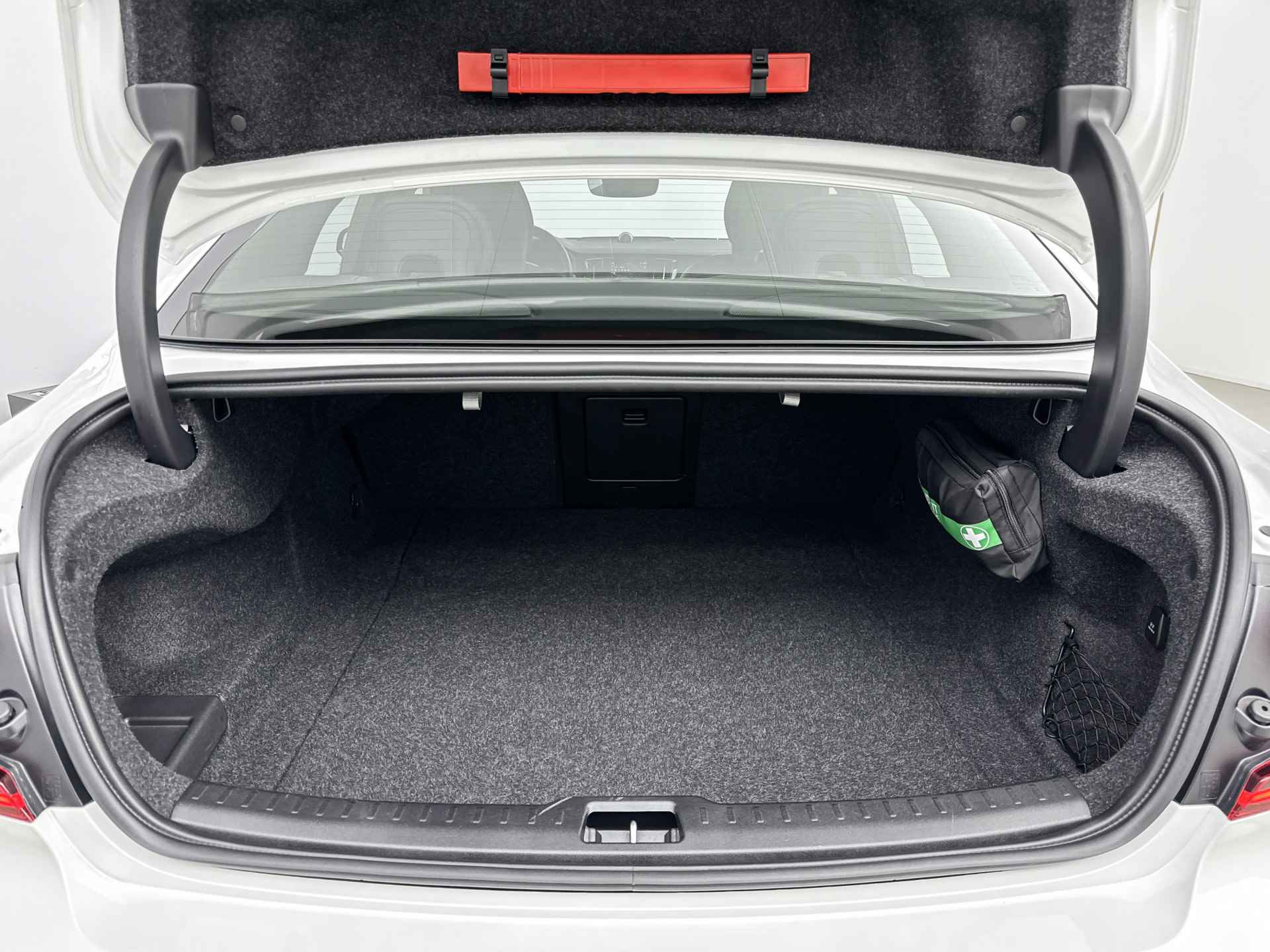 Volvo S60 T6 Recharge AWD Ultimate Dark | Bowers & Wilkins | 360 Camera | Sportstoelen | Head-up | Trekhaak | BLIS - 31/36