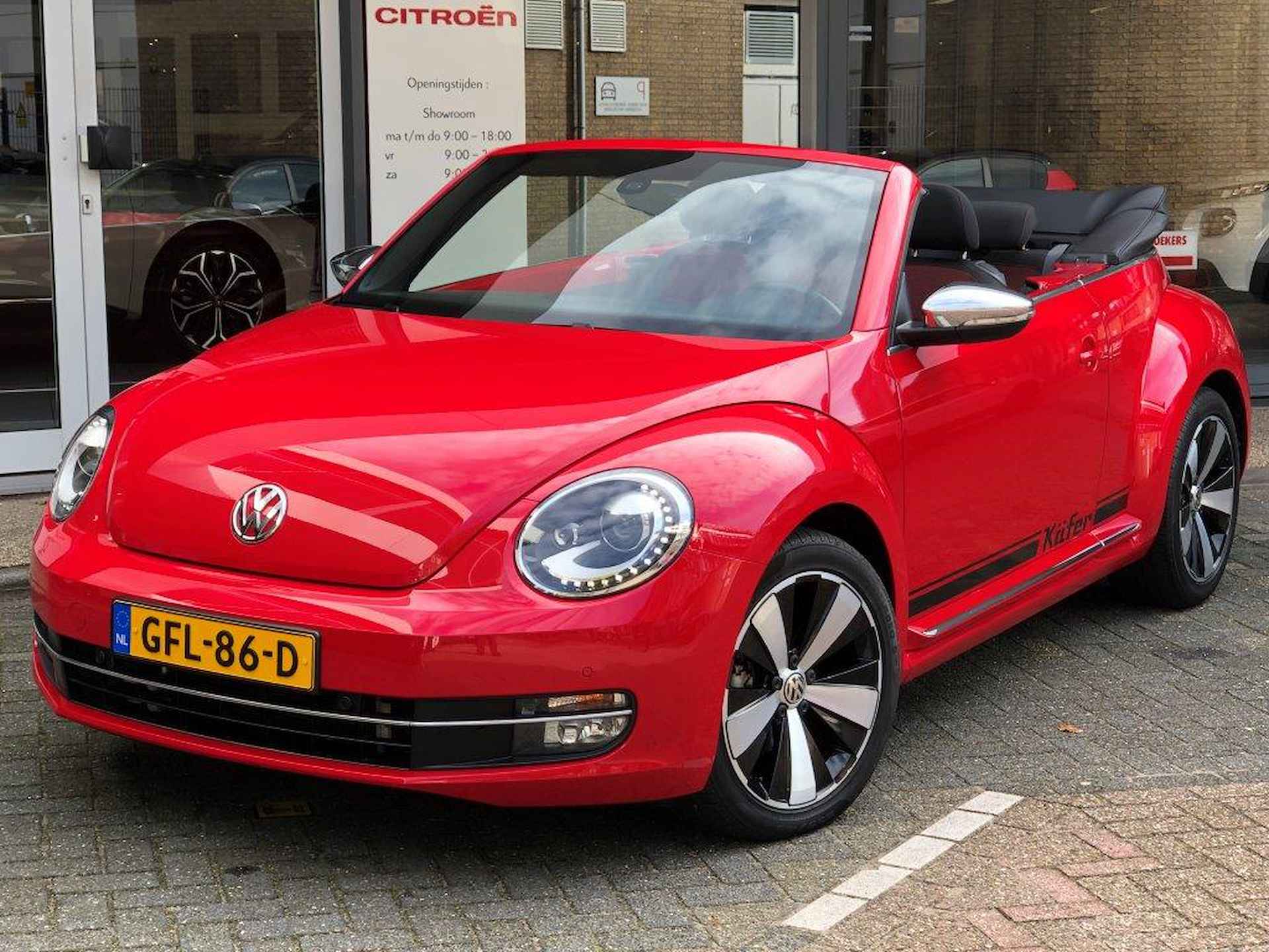 Volkswagen Beetle Cabrio Automaat Design - 2/24