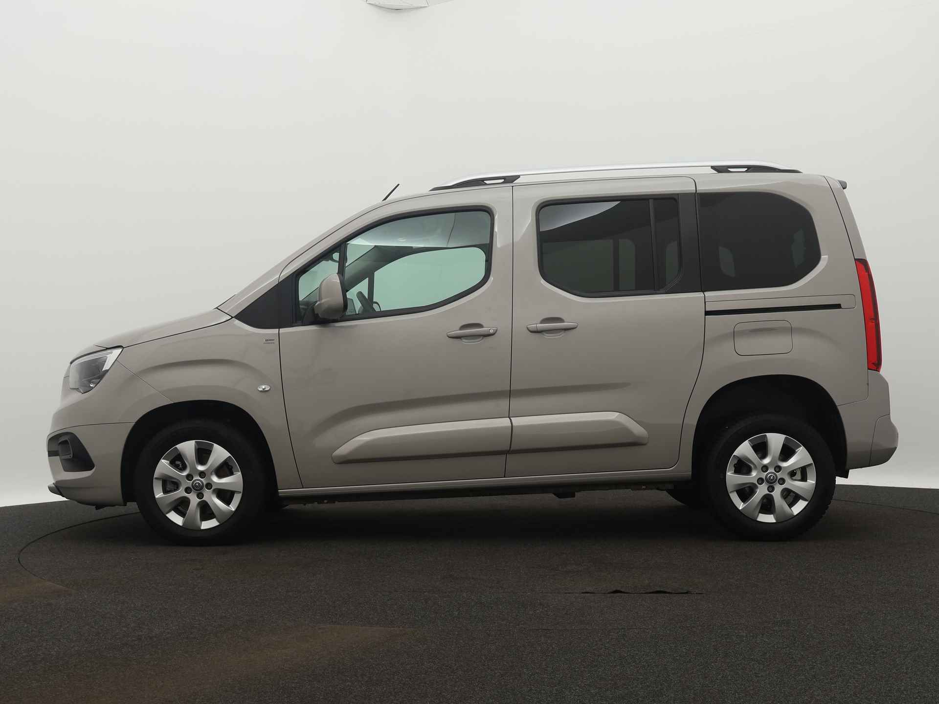 Opel Combo Tour 1.2 Turbo L1H1 Edition Direct leverbaar! Rolstoelauto en lier - 4/37