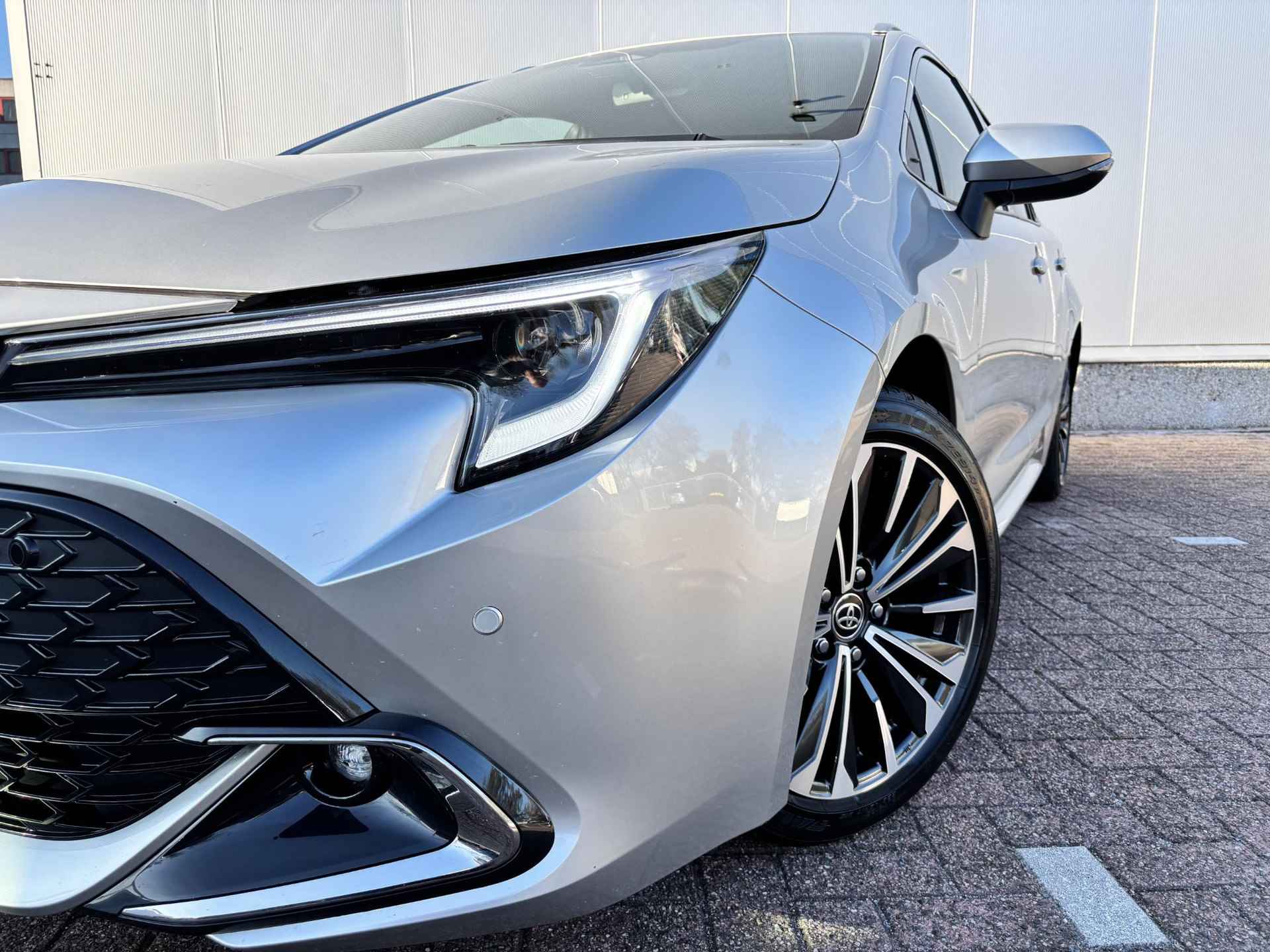 Toyota Corolla Touring Sports 1.8 Hybrid First Edition Apple Carplay Android Auto, Parkeersensoren voor en achter, camera - 3/46