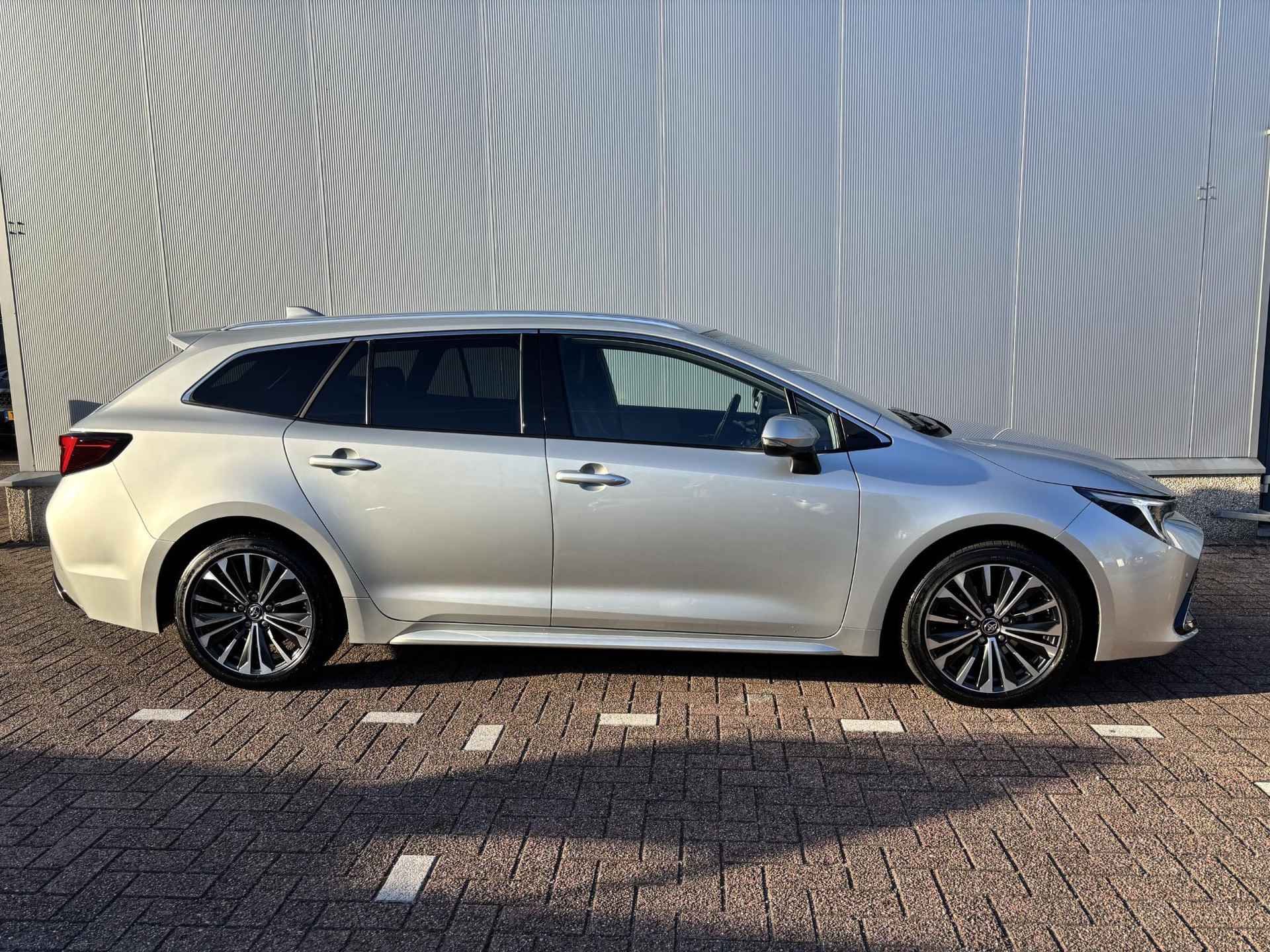 Toyota Corolla Touring Sports 1.8 Hybrid First Edition Apple Carplay Android Auto, Parkeersensoren voor en achter, camera - 7/46