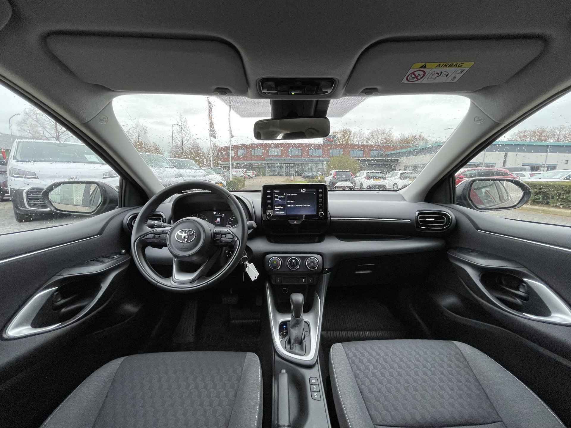 Toyota Yaris 1.5 VVT-i AUTOMAAT STOELVERW APPLE/ANDROID AIRCO AD-CRUISE LAGE KM-STAND - 3/31