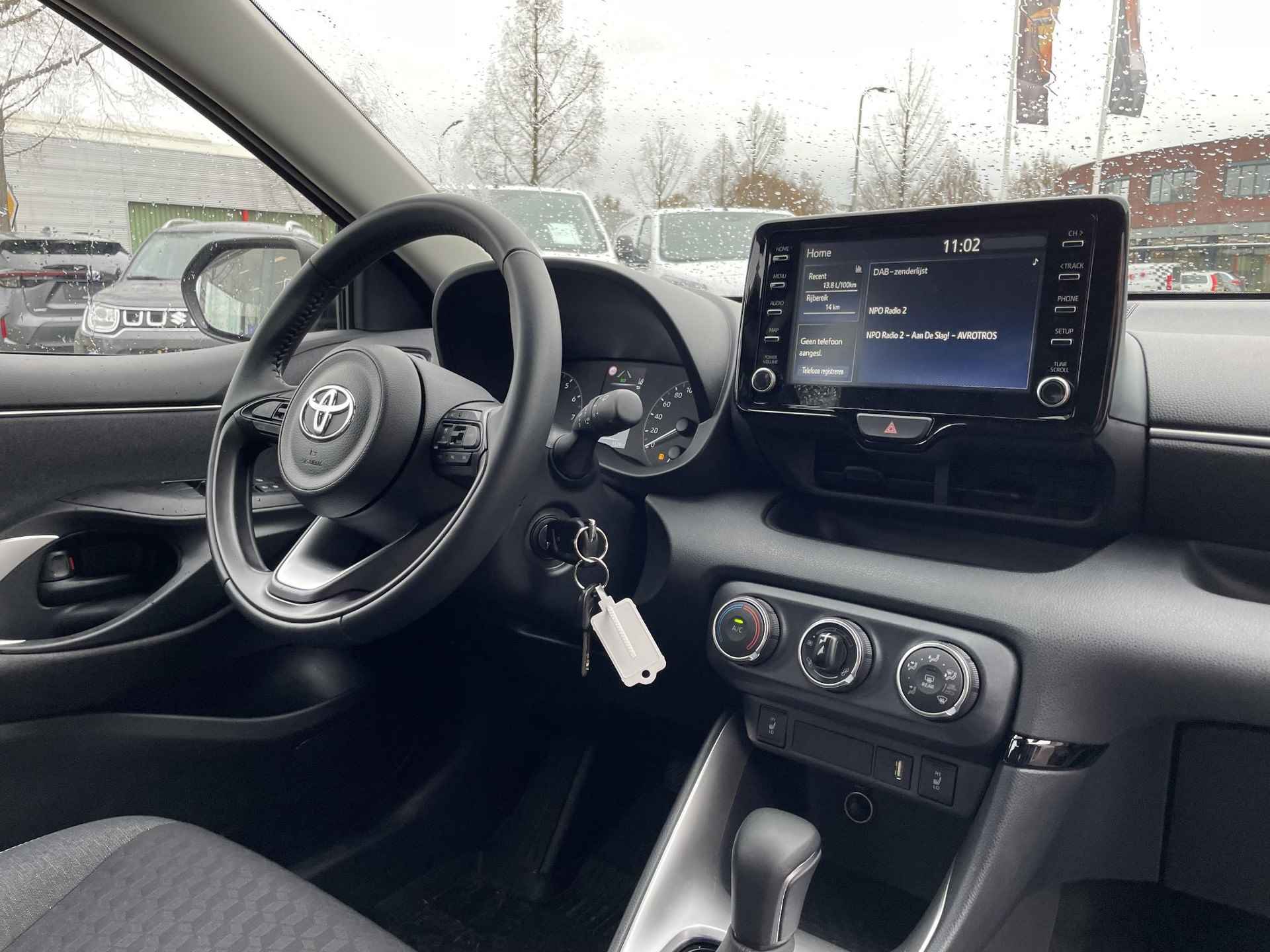 Toyota Yaris 1.5 VVT-i AUTOMAAT STOELVERW APPLE/ANDROID AIRCO AD-CRUISE LAGE KM-STAND - 12/31