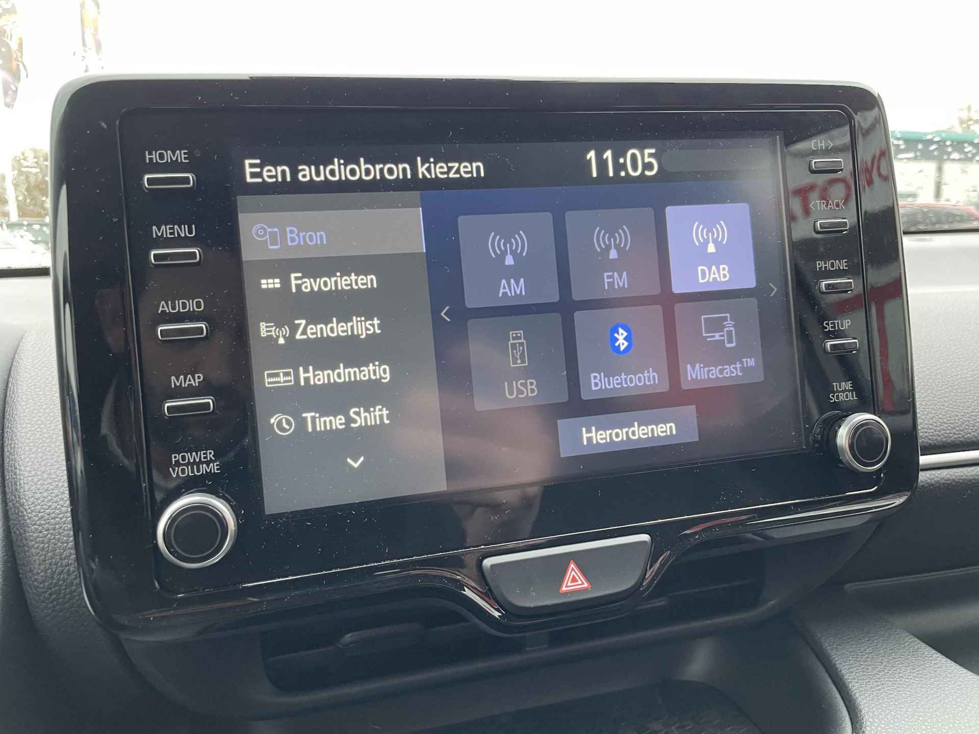 Toyota Yaris 1.5 VVT-i AUTOMAAT STOELVERW APPLE/ANDROID AIRCO AD-CRUISE LAGE KM-STAND - 25/31