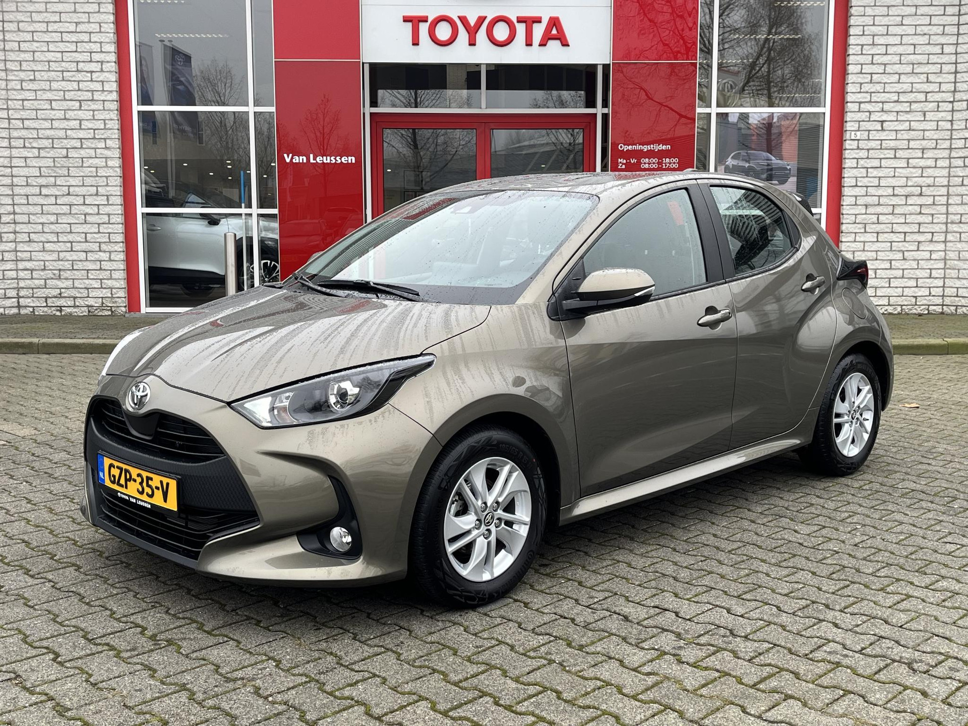 Toyota Yaris 1.5 VVT-i AUTOMAAT STOELVERW APPLE/ANDROID AIRCO AD-CRUISE LAGE KM-STAND