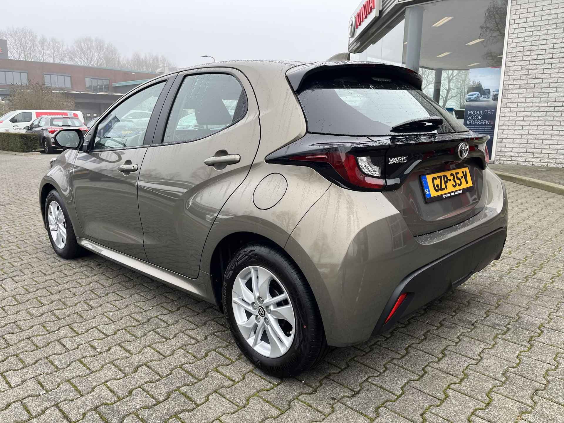 Toyota Yaris 1.5 VVT-i AUTOMAAT STOELVERW APPLE/ANDROID AIRCO AD-CRUISE LAGE KM-STAND - 2/31