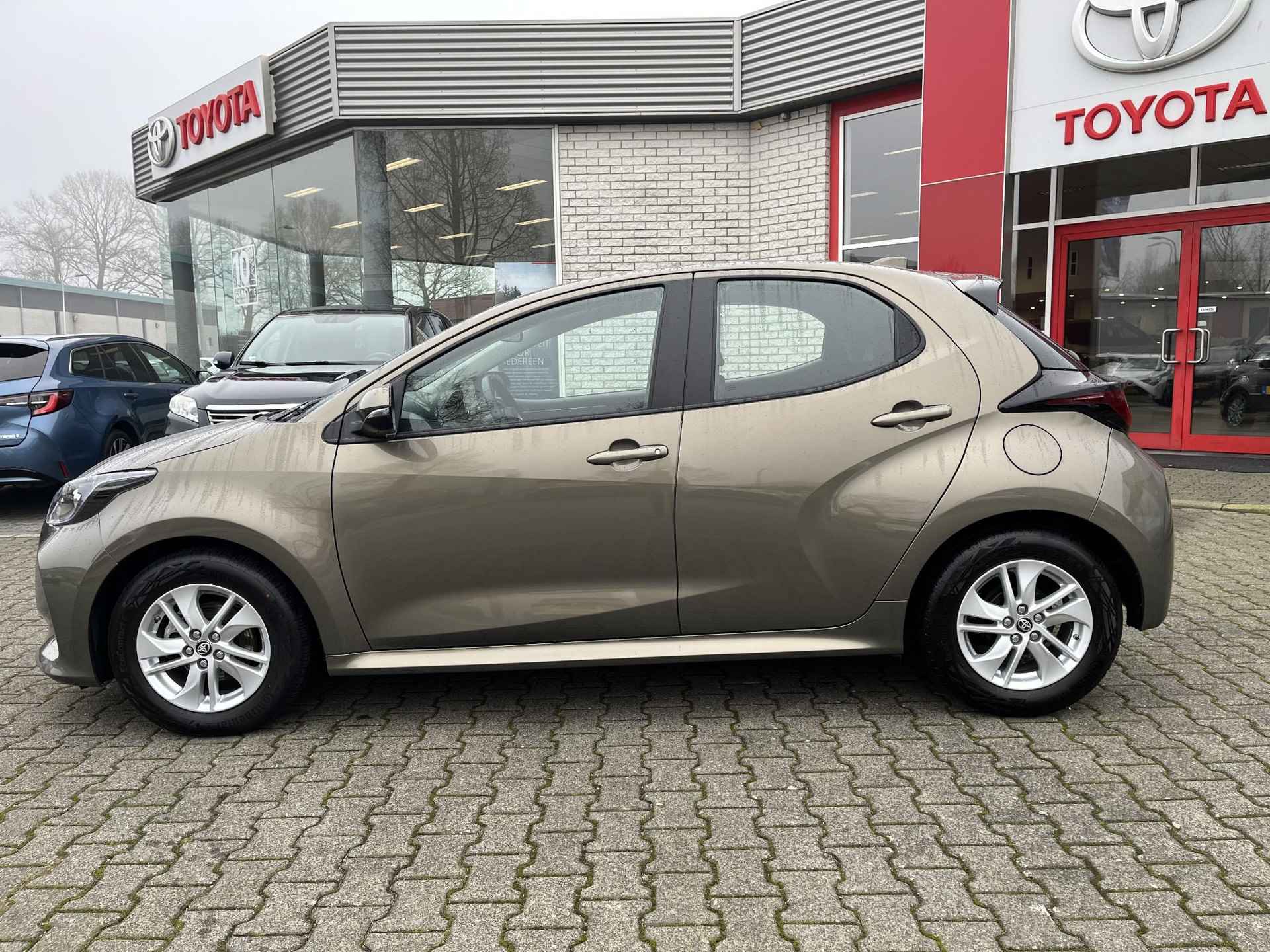 Toyota Yaris 1.5 VVT-i AUTOMAAT STOELVERW APPLE/ANDROID AIRCO AD-CRUISE LAGE KM-STAND - 7/31