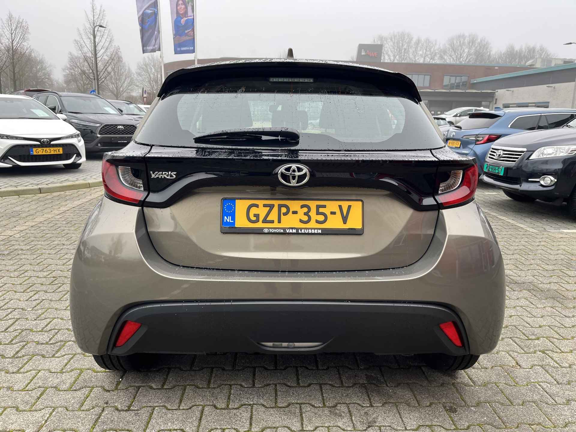 Toyota Yaris 1.5 VVT-i AUTOMAAT STOELVERW APPLE/ANDROID AIRCO AD-CRUISE LAGE KM-STAND - 8/31