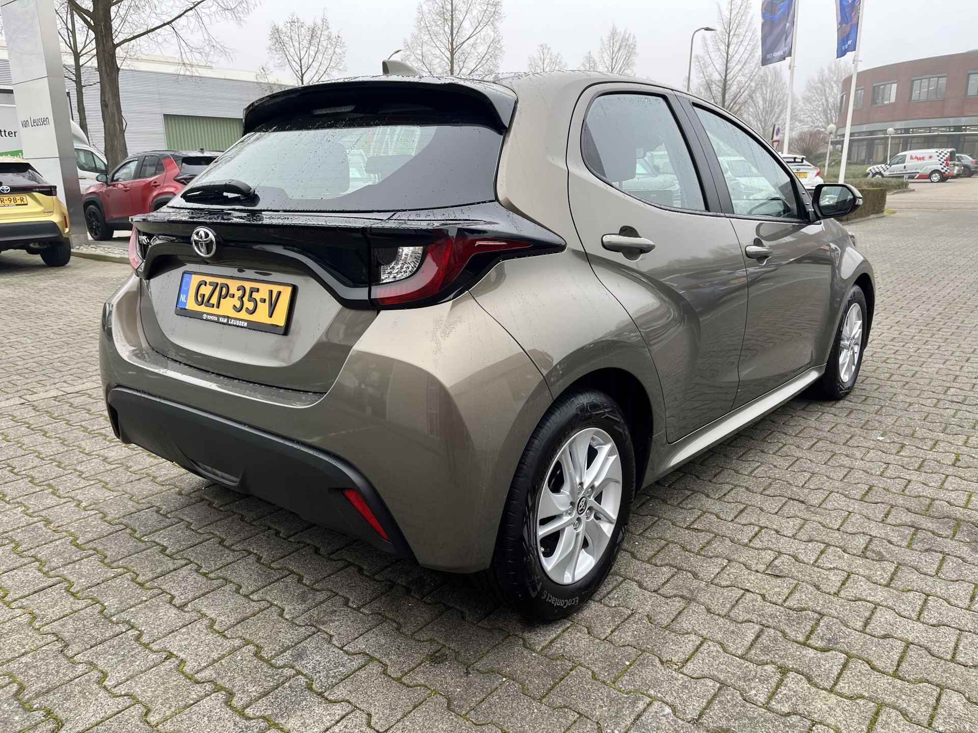 Toyota Yaris 1.5 VVT-i AUTOMAAT STOELVERW APPLE/ANDROID AIRCO AD-CRUISE LAGE KM-STAND - 28/31