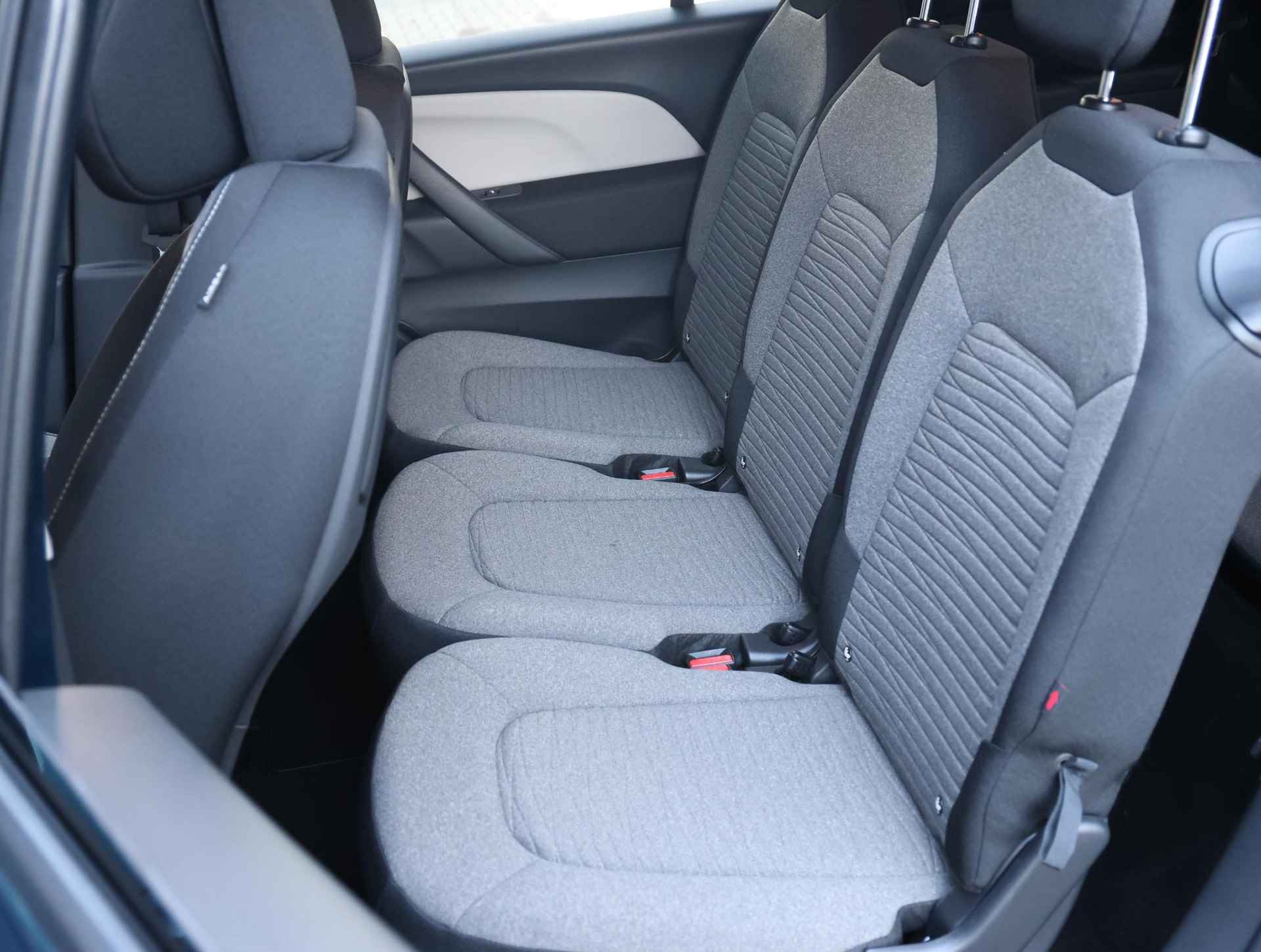 Citroen Grand C4 SpaceTourer 130pk P.T. Business 1ste eigenaar | Camera | Trekhaak | 7-personen | 17" LMV | Navigatie | Privacy glas - 15/44