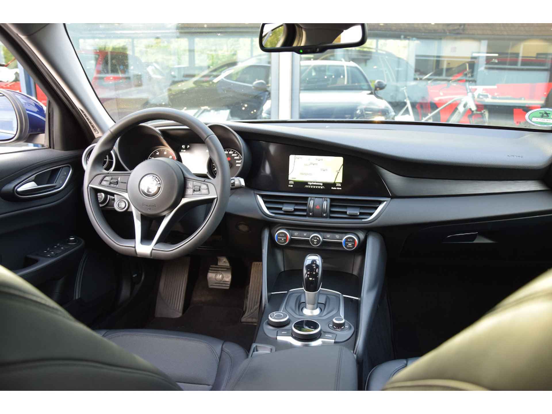 Alfa Romeo Giulia 2.0T 200PK Super | Org. NL | BOVAG Garantie | Full Map Navigatie | Parkeersensoren met Camera | Deel lederen bekleding | Volledig onderhoud | - 6/35