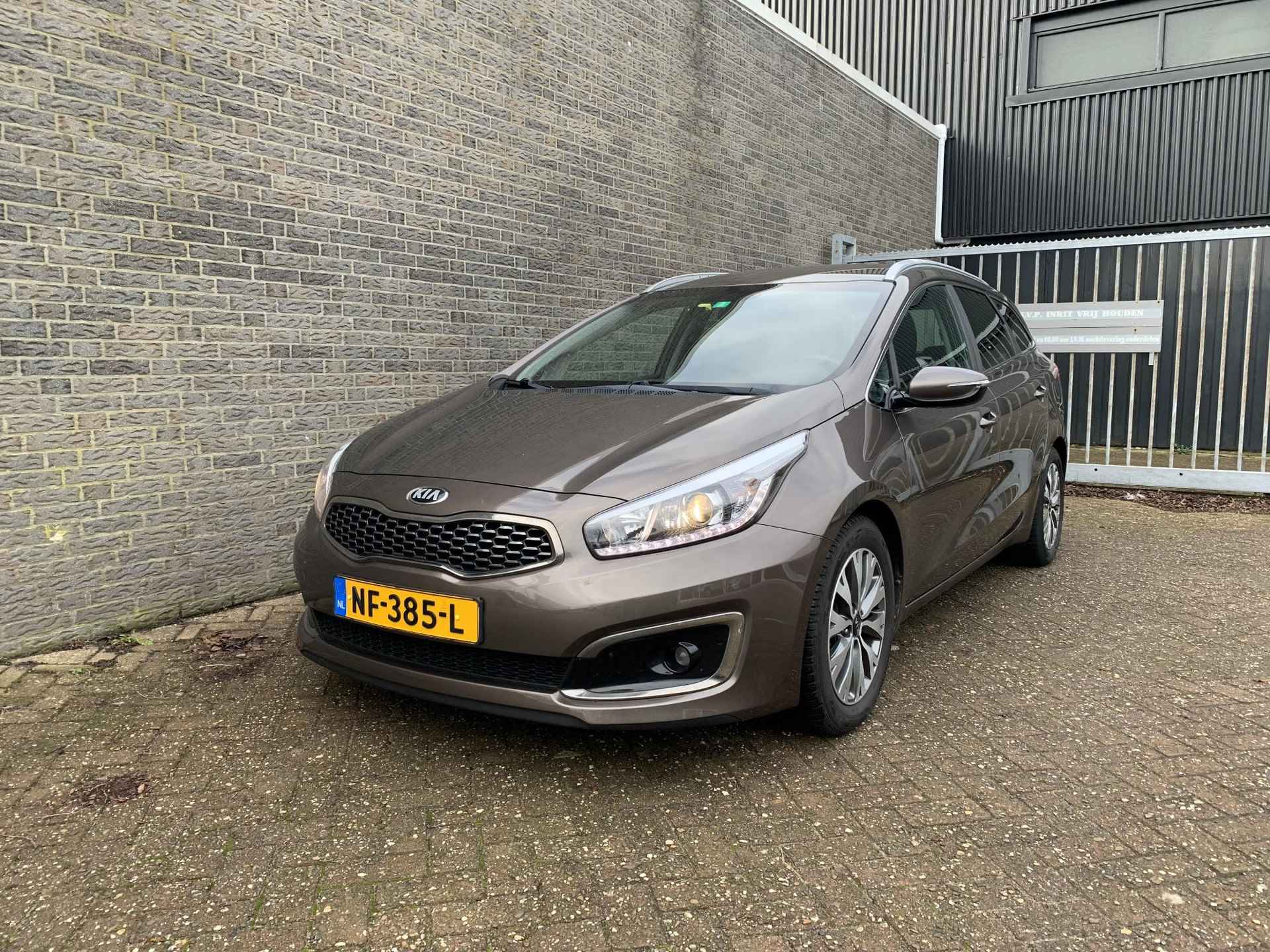 Kia cee'd Sportswagon 1.6 GDI DynamicLine | Navigatie | Camera | Climate control | Cruise Control | Instelbare stuurbekrachtiging | PDC | LMV 16 inch - 3/22