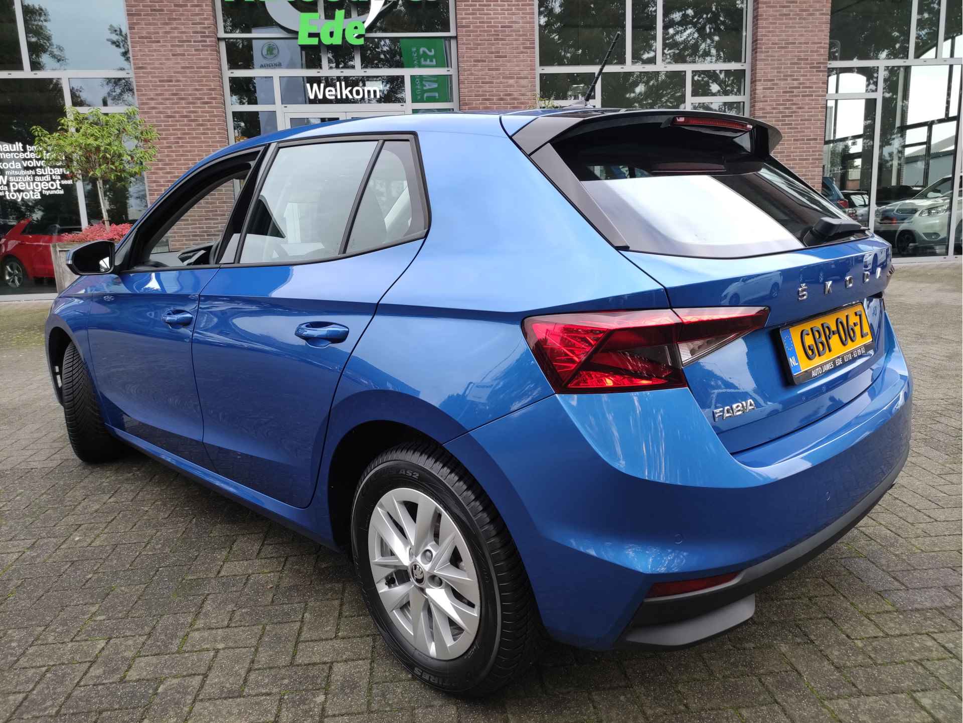 Škoda Fabia 1.0 TSI 110PK DSG Ambition Achteruitrijcamera - Parkeersensoren - stoelverwarming - LMV - 6/28