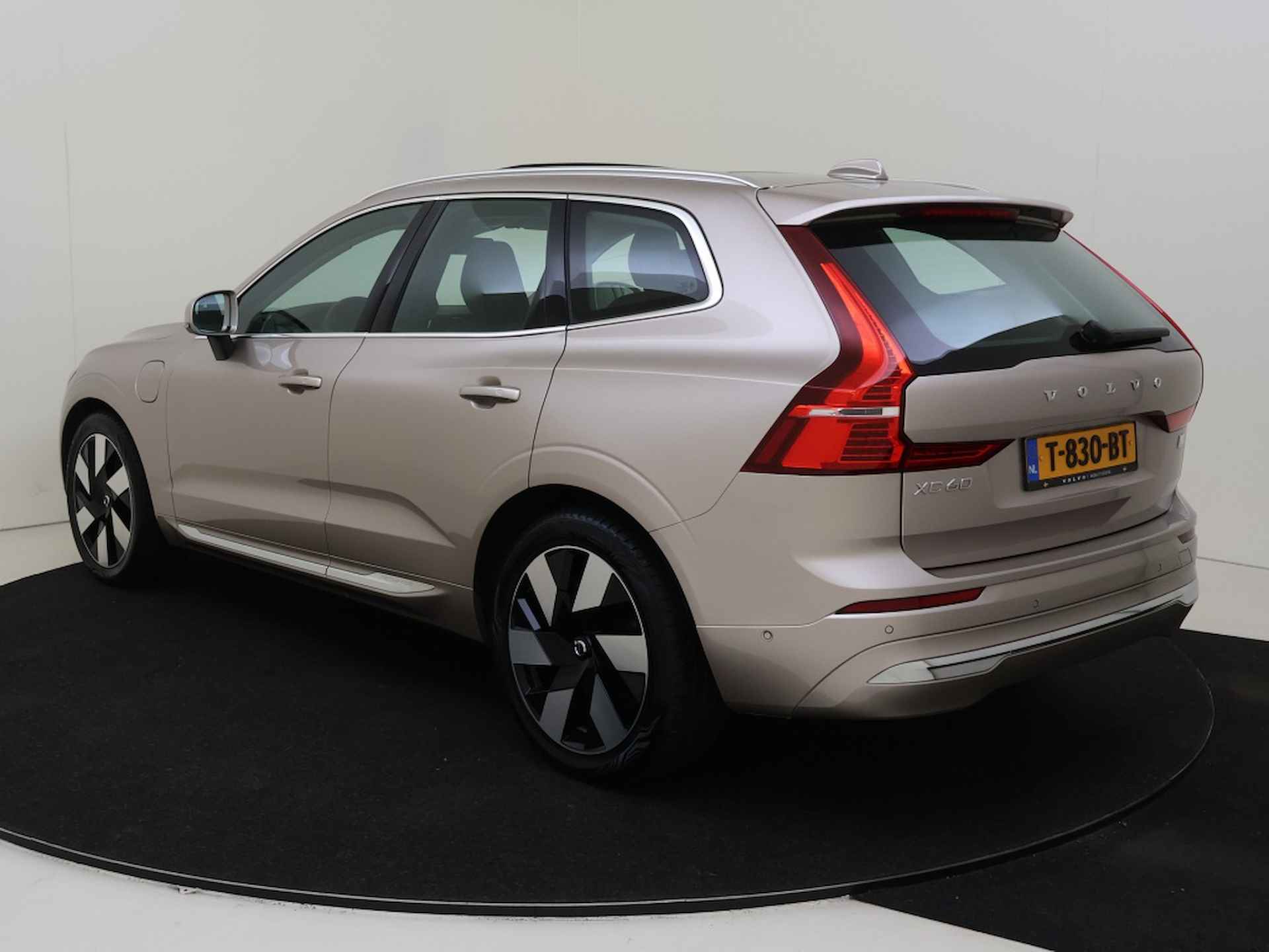 Volvo XC60 T6 AWD Ultimate Bright | Trekhaak | 360 Graden Camera | Bowers - 4/36