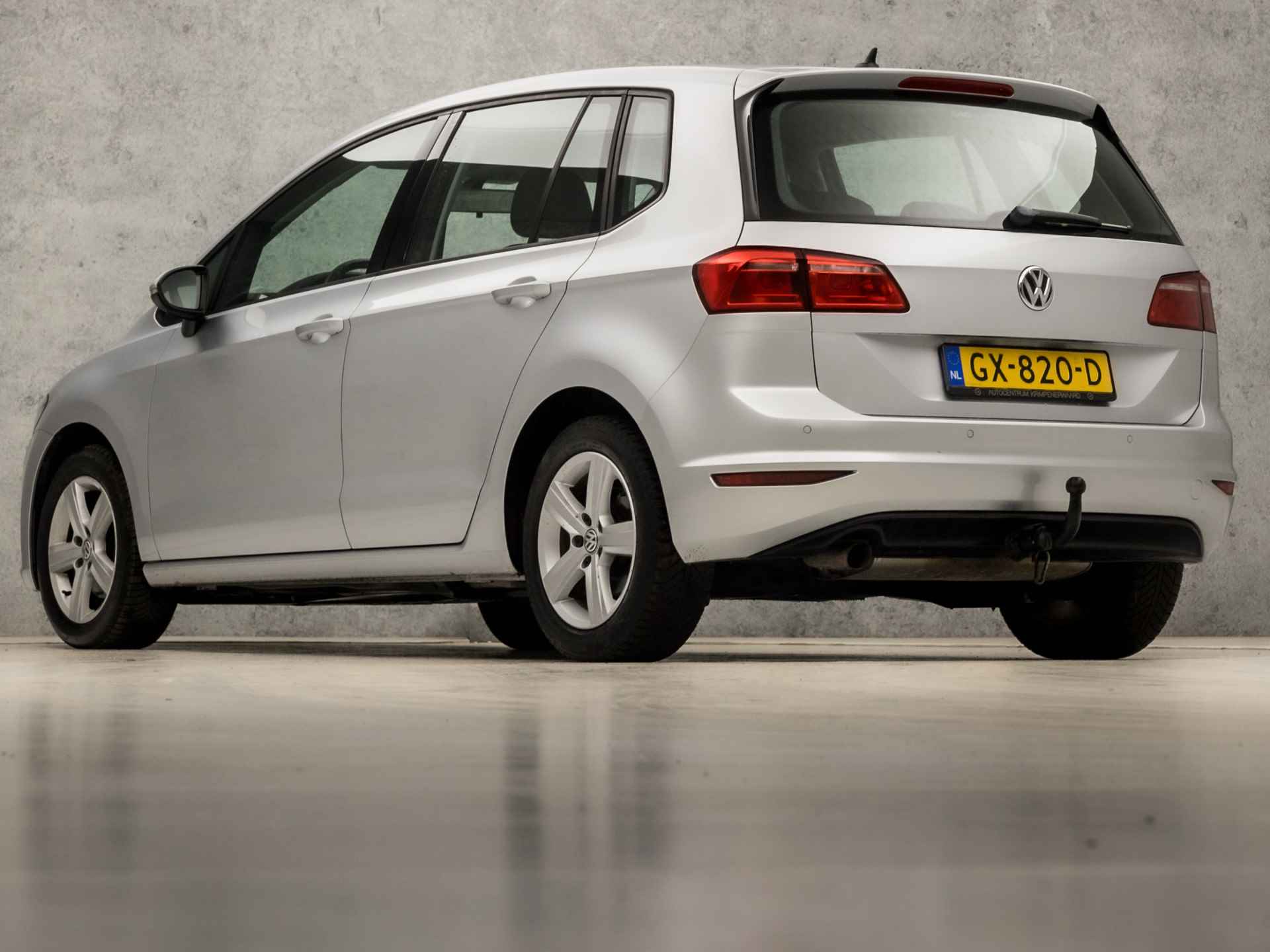 Volkswagen Golf Sportsvan 1.2 TSI Highline Automaat (NAVIGATIE, CLIMATE, STOELVERWARMING, TREKHAAK, SPORTSTOELEN, CRUISE, PARKEERSENSOREN, NIEUWSTAAT) - 3/33