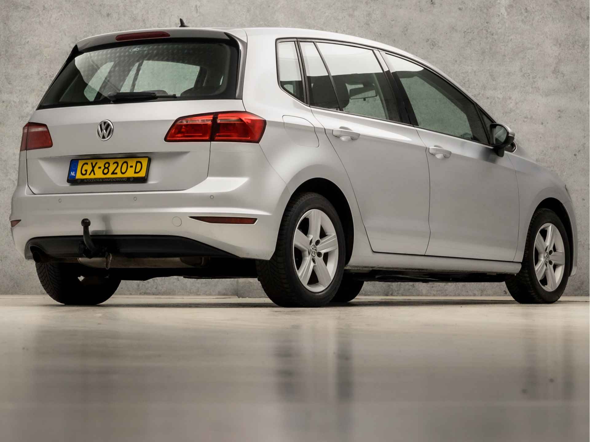 Volkswagen Golf Sportsvan 1.2 TSI Highline Automaat (NAVIGATIE, CLIMATE, STOELVERWARMING, TREKHAAK, SPORTSTOELEN, CRUISE, PARKEERSENSOREN, NIEUWSTAAT) - 5/33