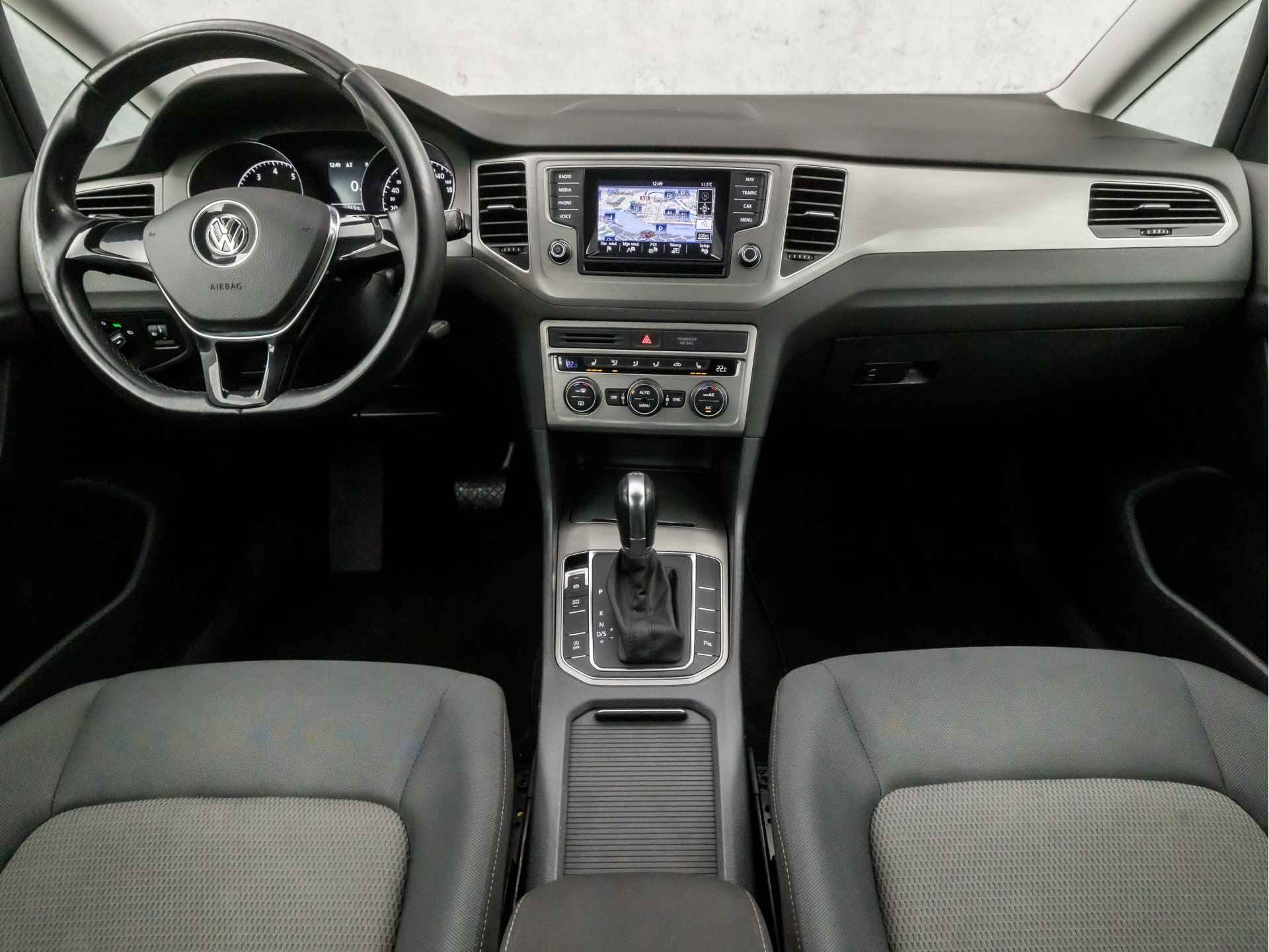 Volkswagen Golf Sportsvan 1.2 TSI Highline Automaat (NAVIGATIE, CLIMATE, STOELVERWARMING, TREKHAAK, SPORTSTOELEN, CRUISE, PARKEERSENSOREN, NIEUWSTAAT) - 6/33