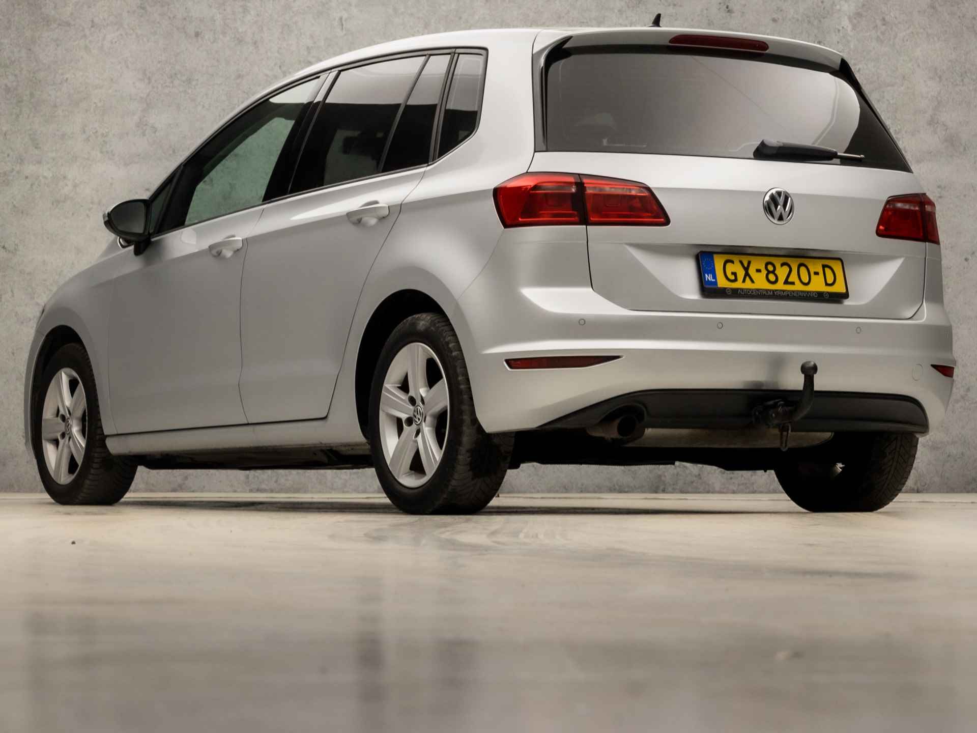 Volkswagen Golf Sportsvan 1.2 TSI Highline Automaat (NAVIGATIE, CLIMATE, STOELVERWARMING, GETINT GLAS, TREKHAAK, SPORTSTOELEN, CRUISE, PARKEERSENSOREN, NIEUWSTAAT) - 3/34