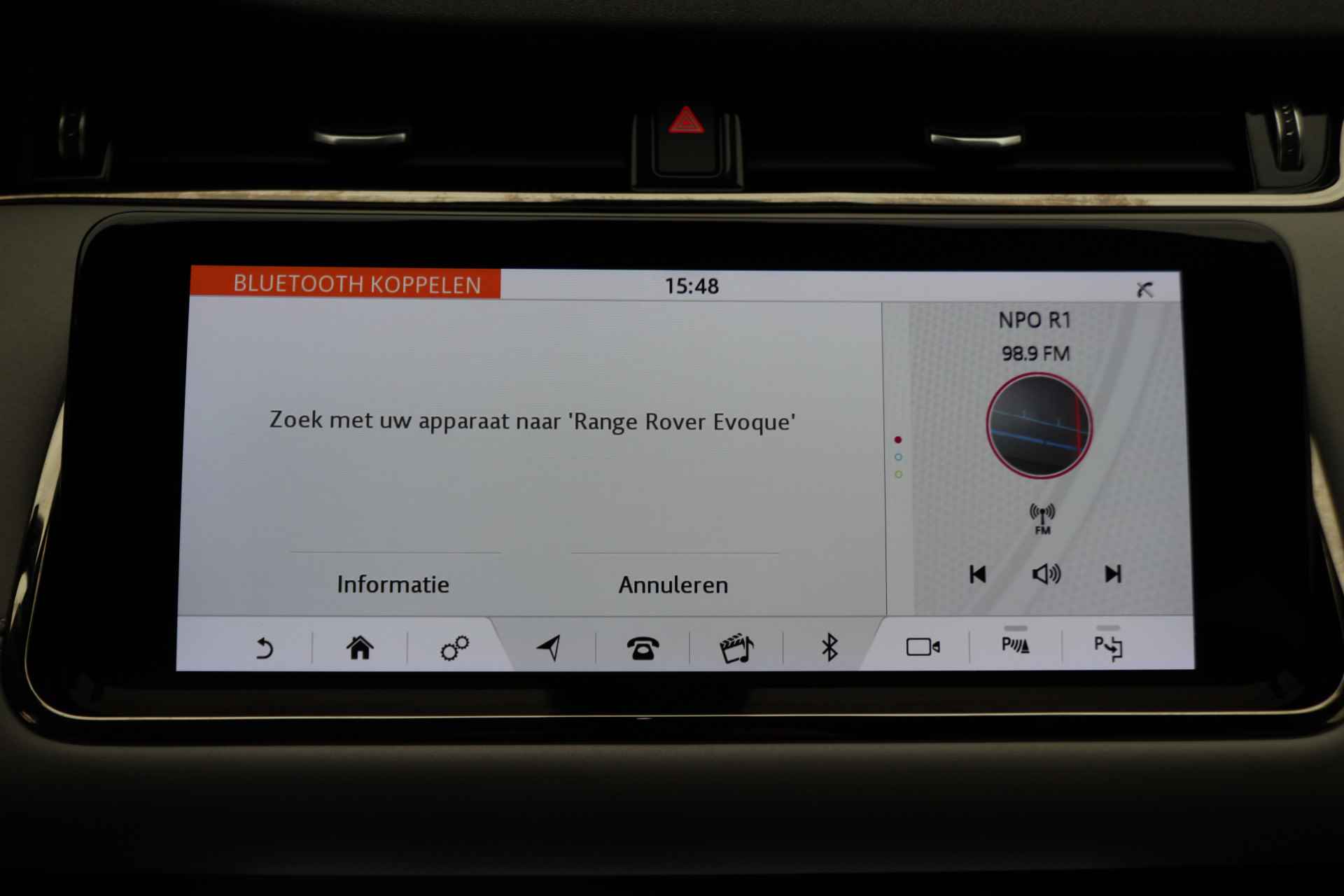 Land Rover Range Rover Evoque 1.5 P300e AWD R-Dynamic SE Plug-in Hybrid Automaat Two-Tone lak, LED, Camera, Leer, Cruise, Apple CarPlay, Comfortzetels, 20'' - 45/54