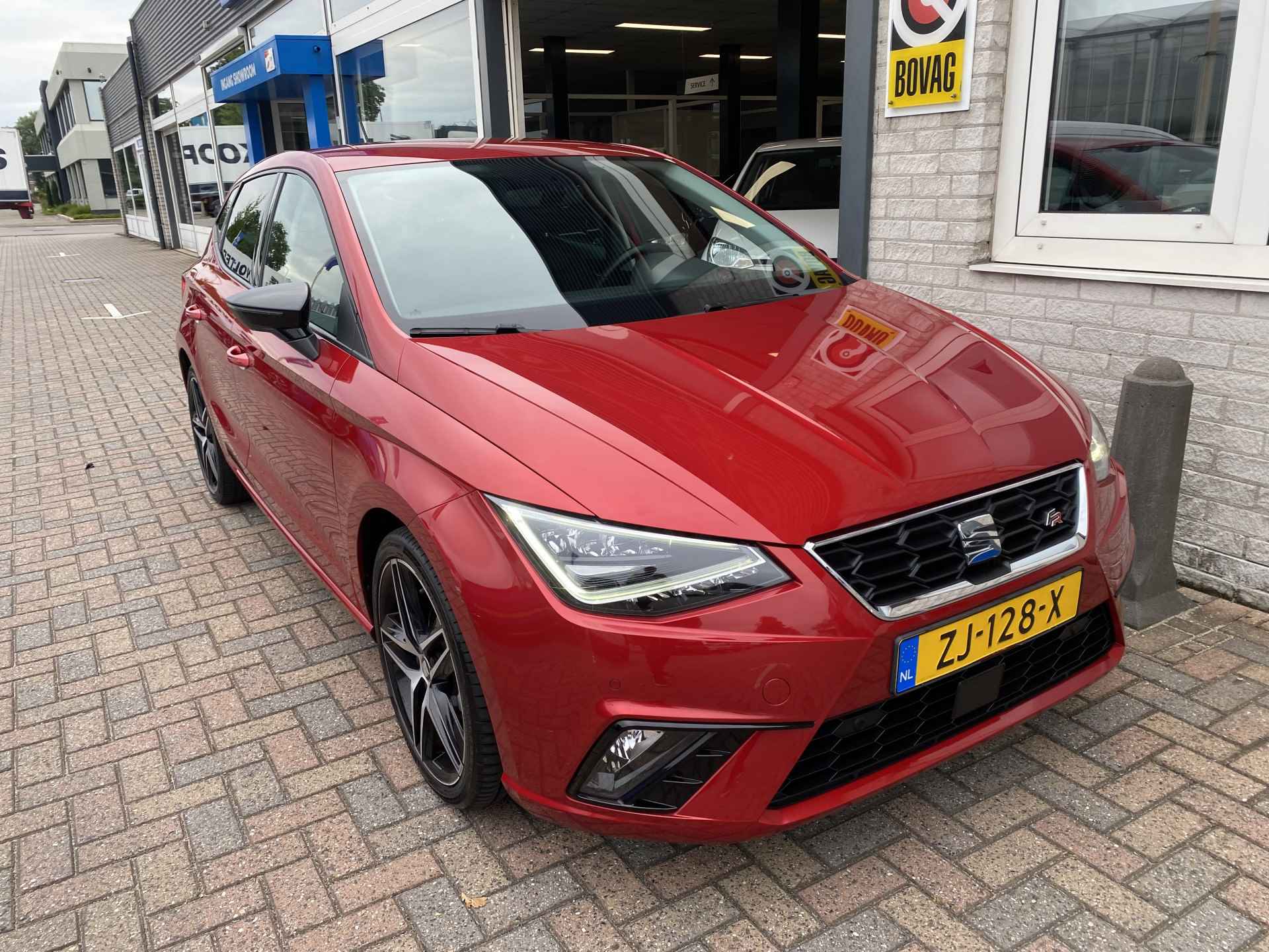 SEAT Ibiza 1.0 TSI FR Business Intense / CAMERA/ PARK. SENSOREN/ LED/ STOEL VERWARM./ CRUISE/ APP CONNECT/ NAVI/ CLIMA/ 18" LMV/ - 40/43