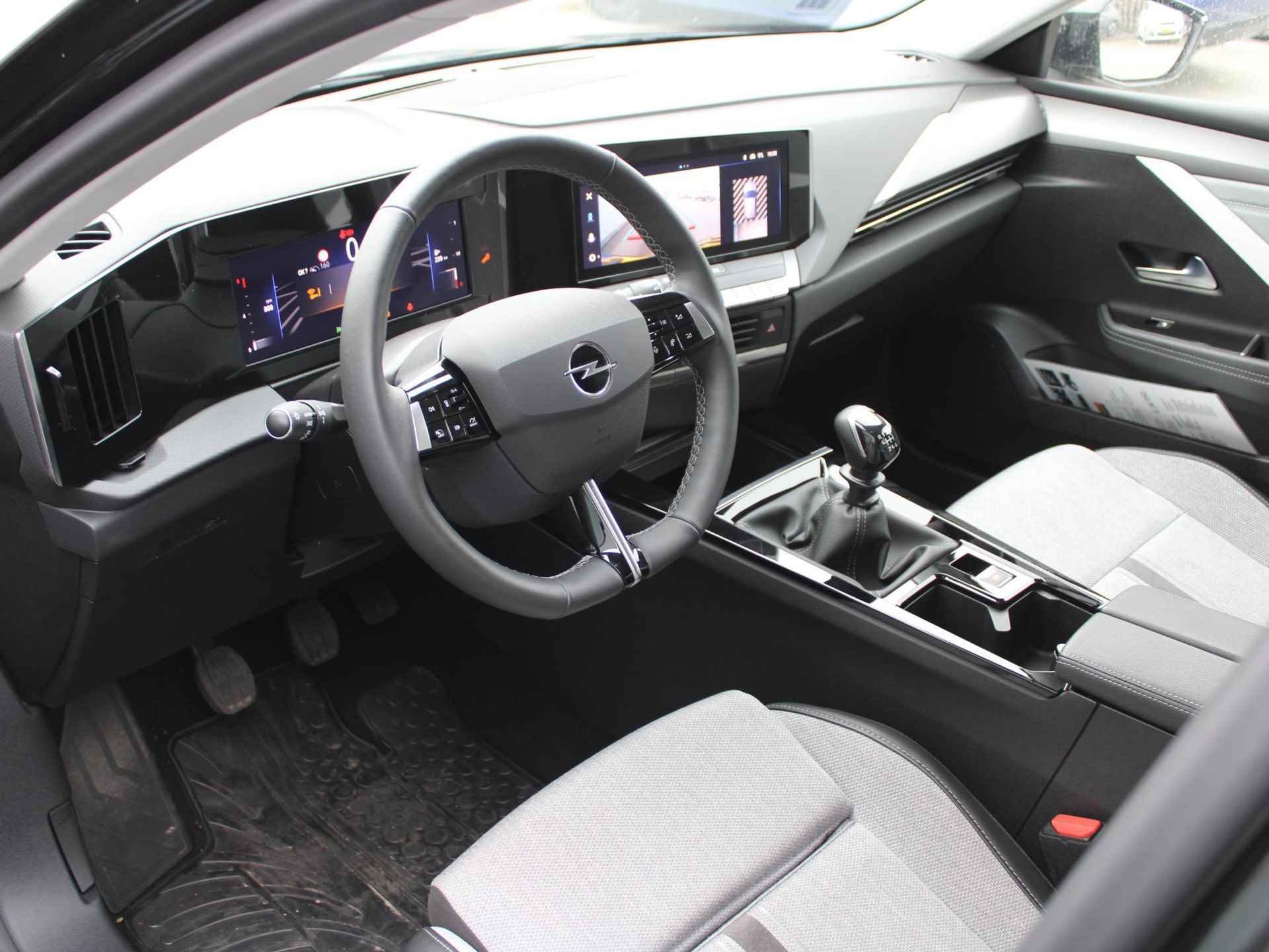 Opel Astra 1.2 turbo 130 pk Elegance Navigatie / Camera - 4/37