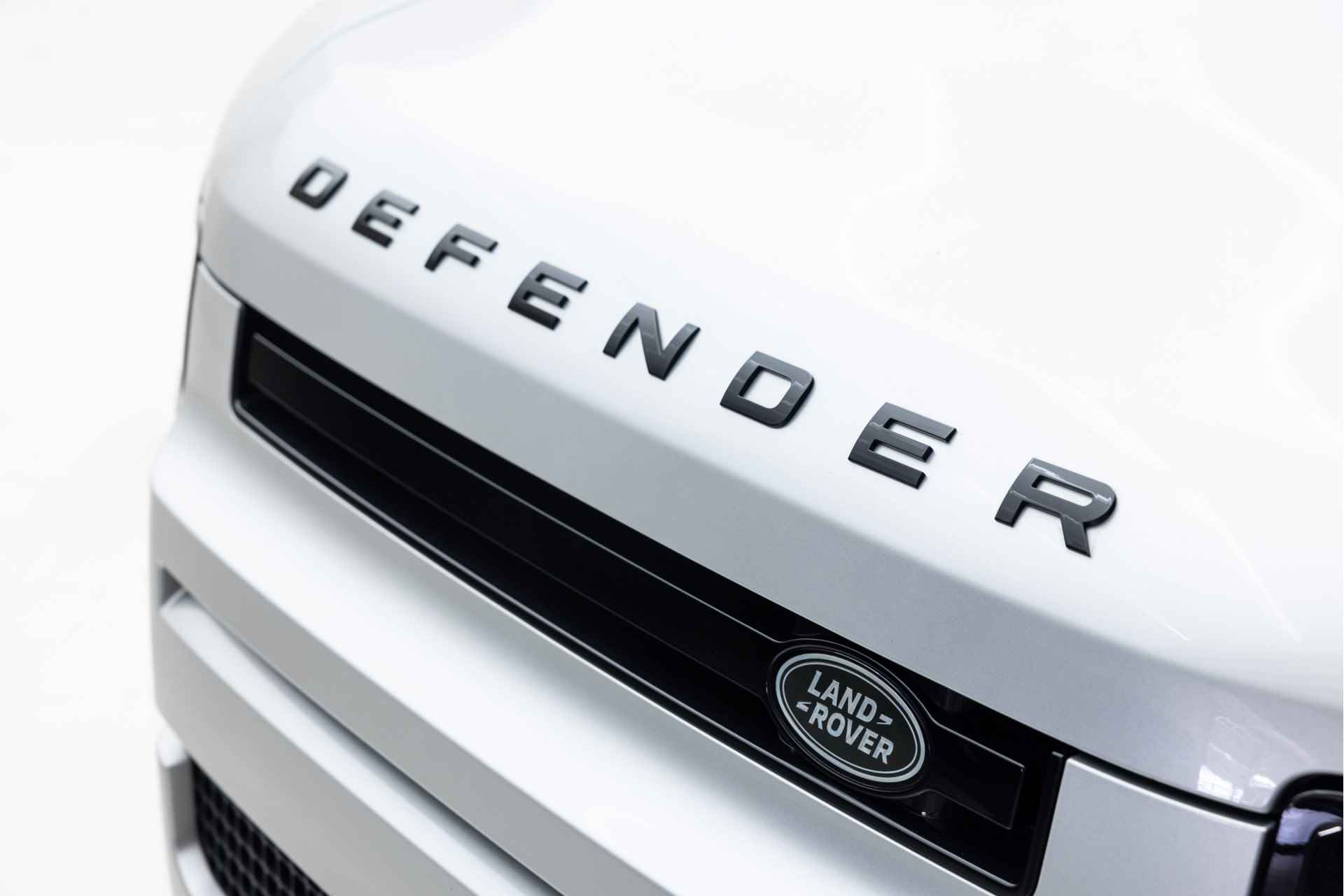 Land Rover Defender 3.0 P400 110 First Edition | 22 Inch Urban | Panoramadak | EL. trekhaak | Meridian | Luchtvering | Standkachel - 33/43