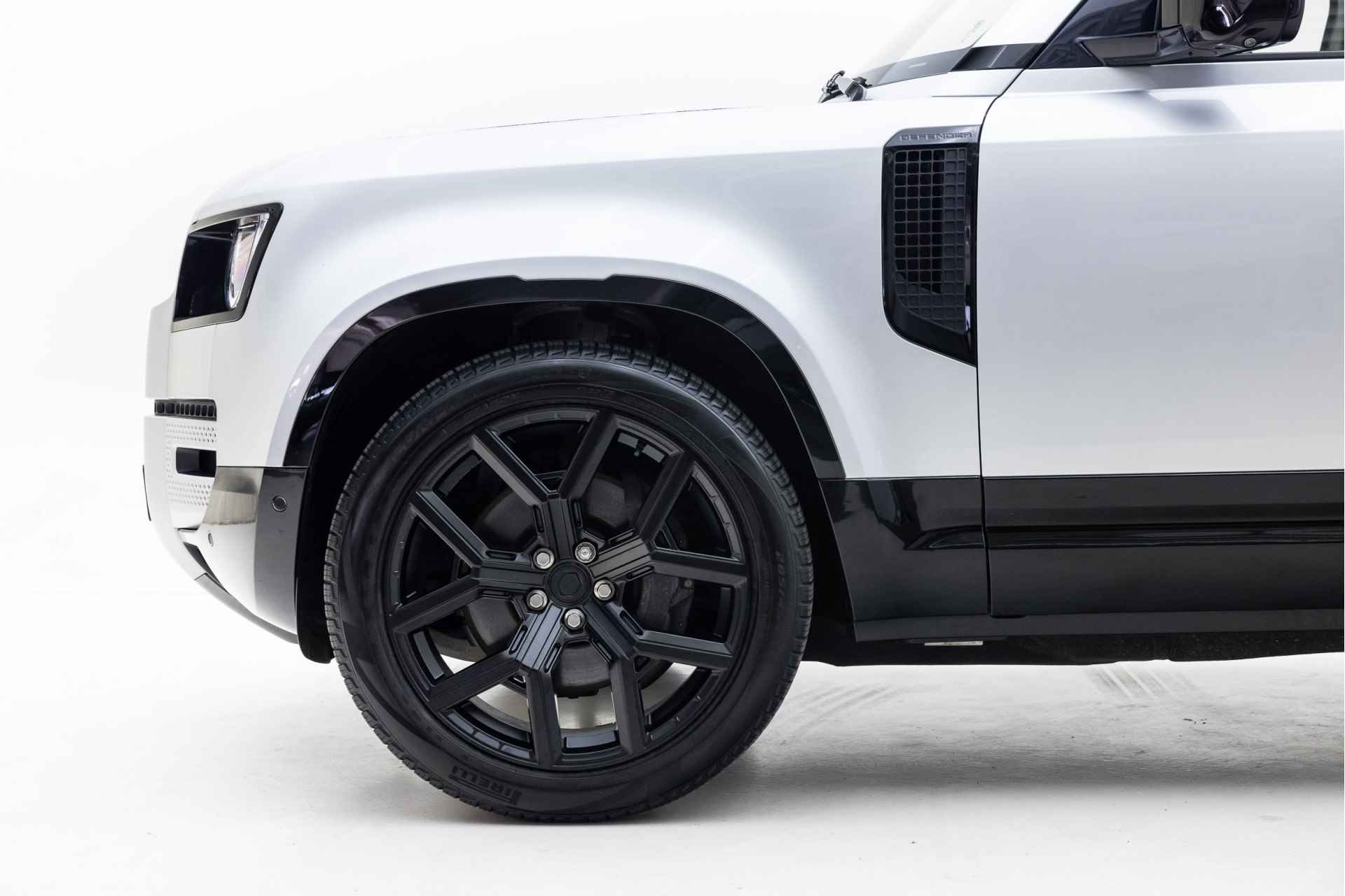 Land Rover Defender 3.0 P400 110 First Edition | 22 Inch Urban | Panoramadak | EL. trekhaak | Meridian | Luchtvering | Standkachel - 36/43