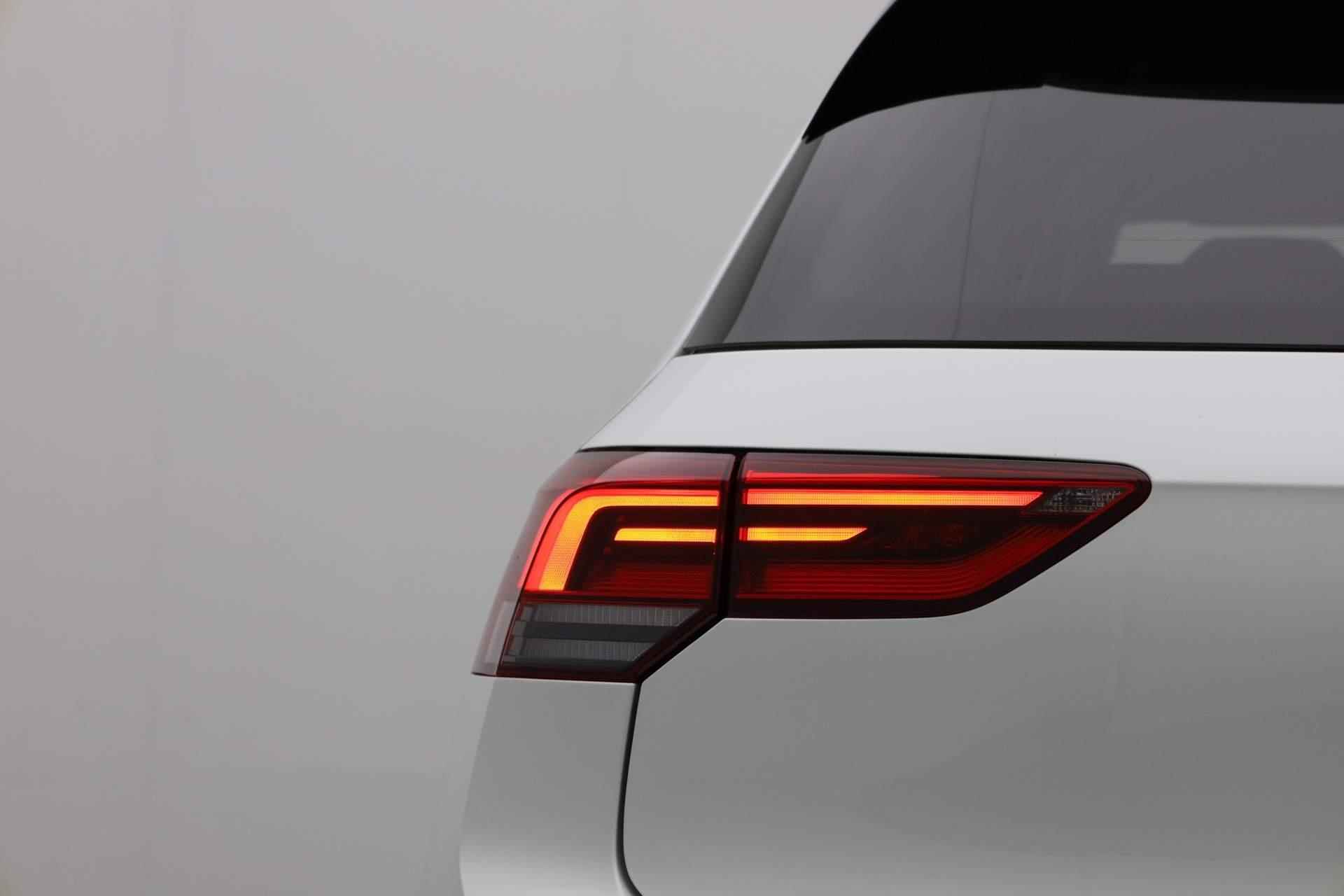 Volkswagen Golf 1.0 TSI 110PK Life | LED | Parkeersensoren | ACC | 17 inch - 10/36