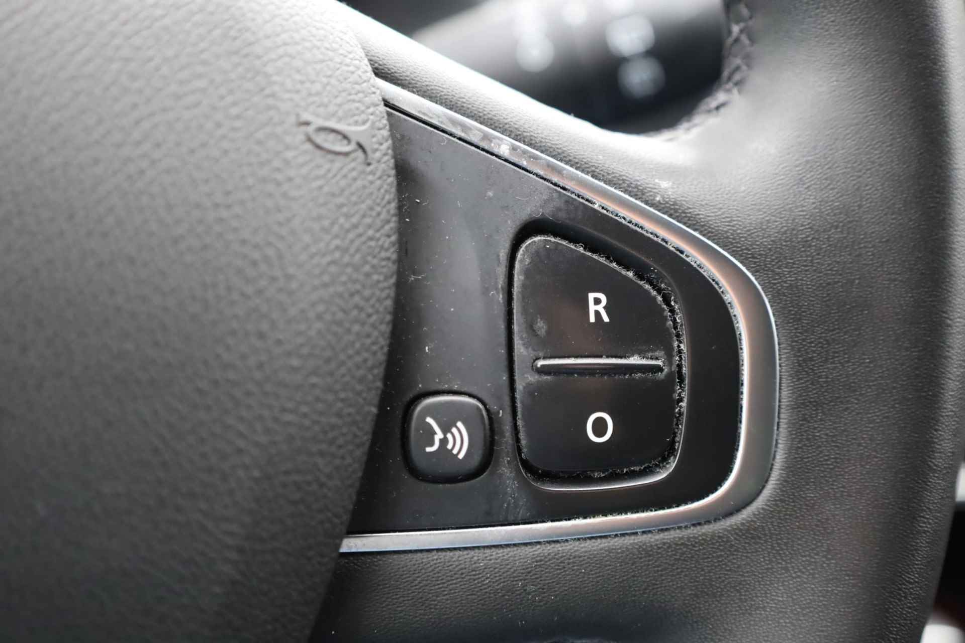Renault Clio 0.9 TCe Limited 90PK / 66kW, navigatie, 16" lmv, privacy glas, apple carplay, parkeersensoren, cruise control, airco, keyless start & entry, 1e eigenaar NL auto - 17/28