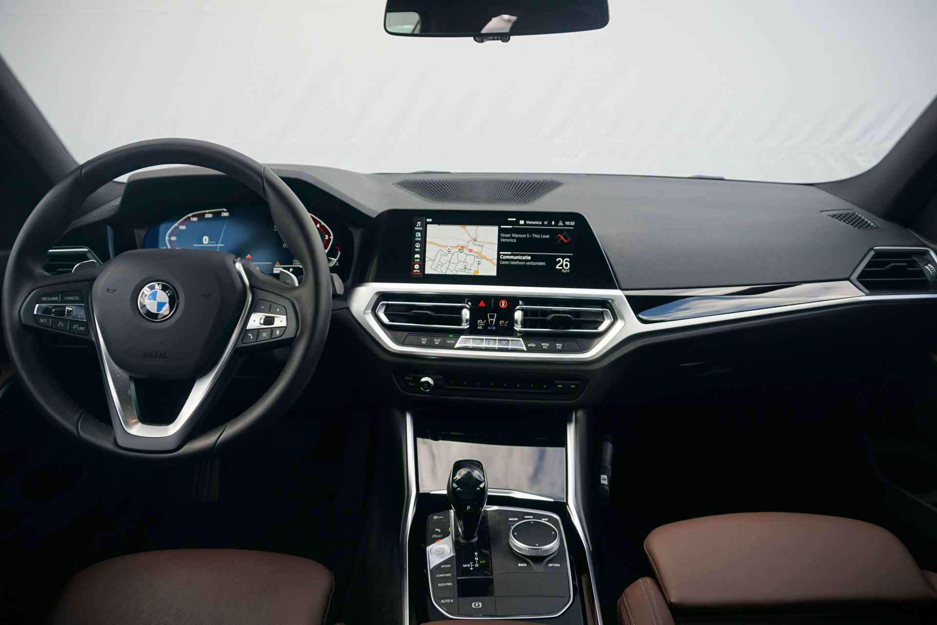 BMW 3 Serie Sedan 320i Executive Automaat / Sportstoelen / Cruise Control / PDC Voor en Achter - 8/18