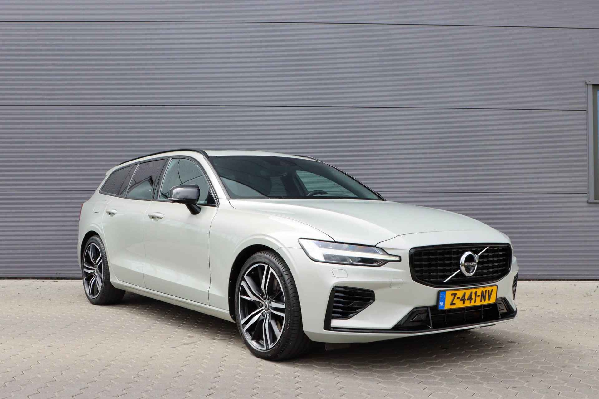 Volvo V60 T6 Recharge AWD R-Design | PHEV | Panoramadak |  Adaptieve cruise |  360°cam  | Trekhaak | Rijklaarprijs - incl.garantie - 19/57