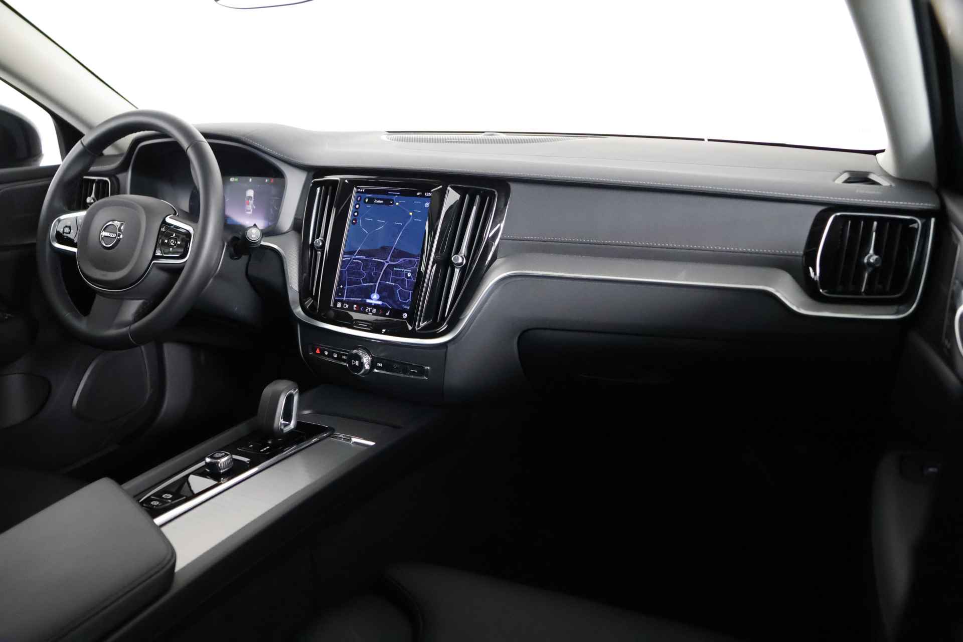 Volvo V60 2.0 B4 Ultimate Dark Panorama / Opendak /Leder / HUD / Pilot Assist / HarmanKardon / CarPlay - 3/43