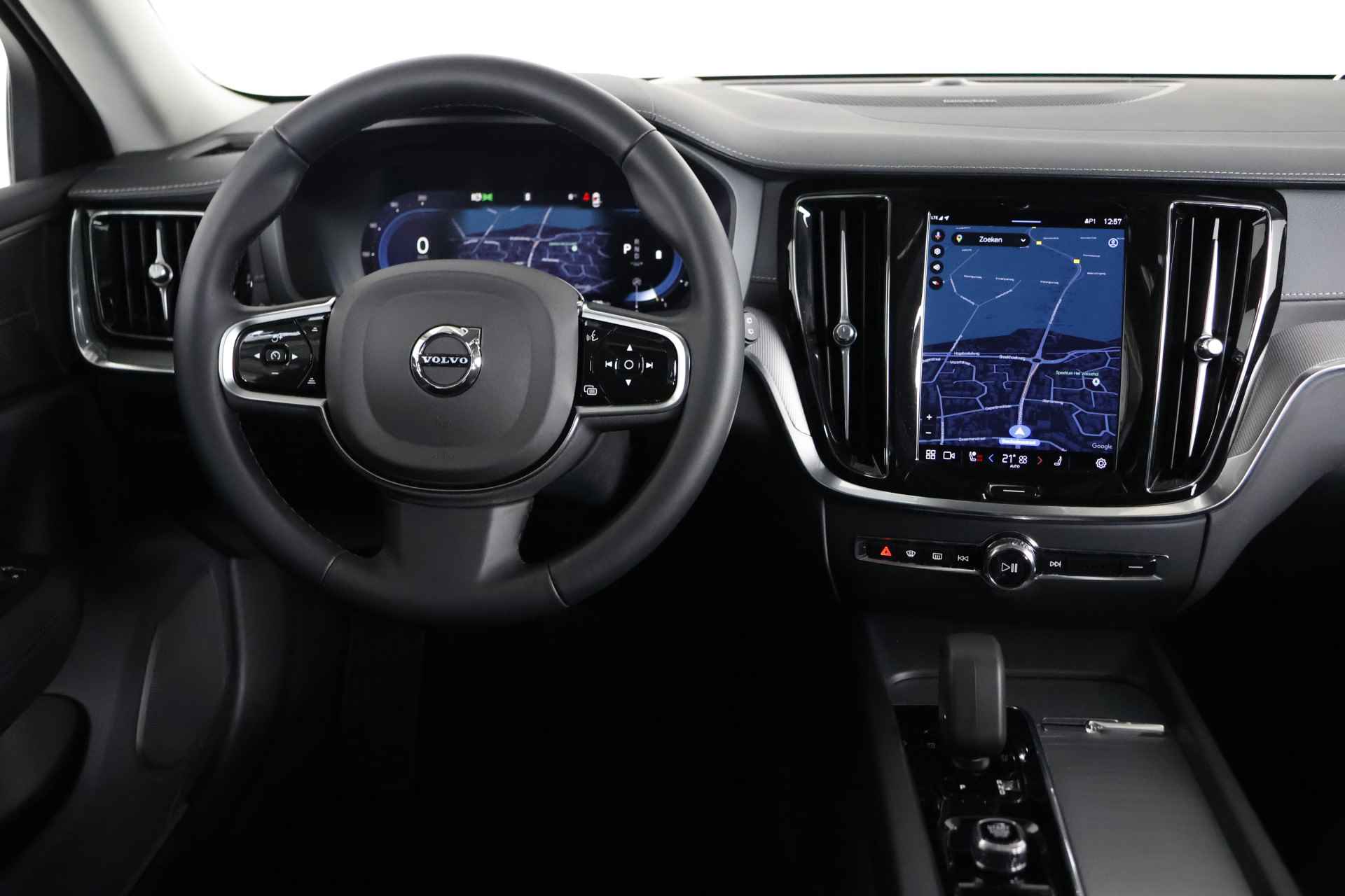 Volvo V60 2.0 B4 Ultimate Dark Panorama / Opendak /Leder / HUD / Pilot Assist / HarmanKardon / CarPlay - 15/43