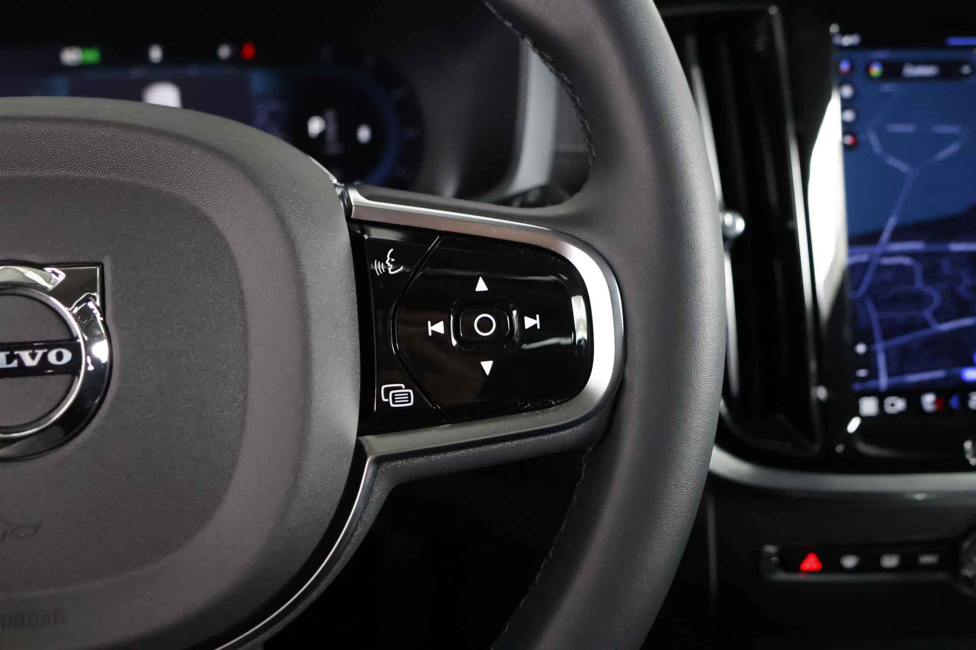 Volvo V60 2.0 B4 Ultimate Dark Panorama / Opendak /Leder / HUD / Pilot Assist / HarmanKardon / CarPlay - 21/43