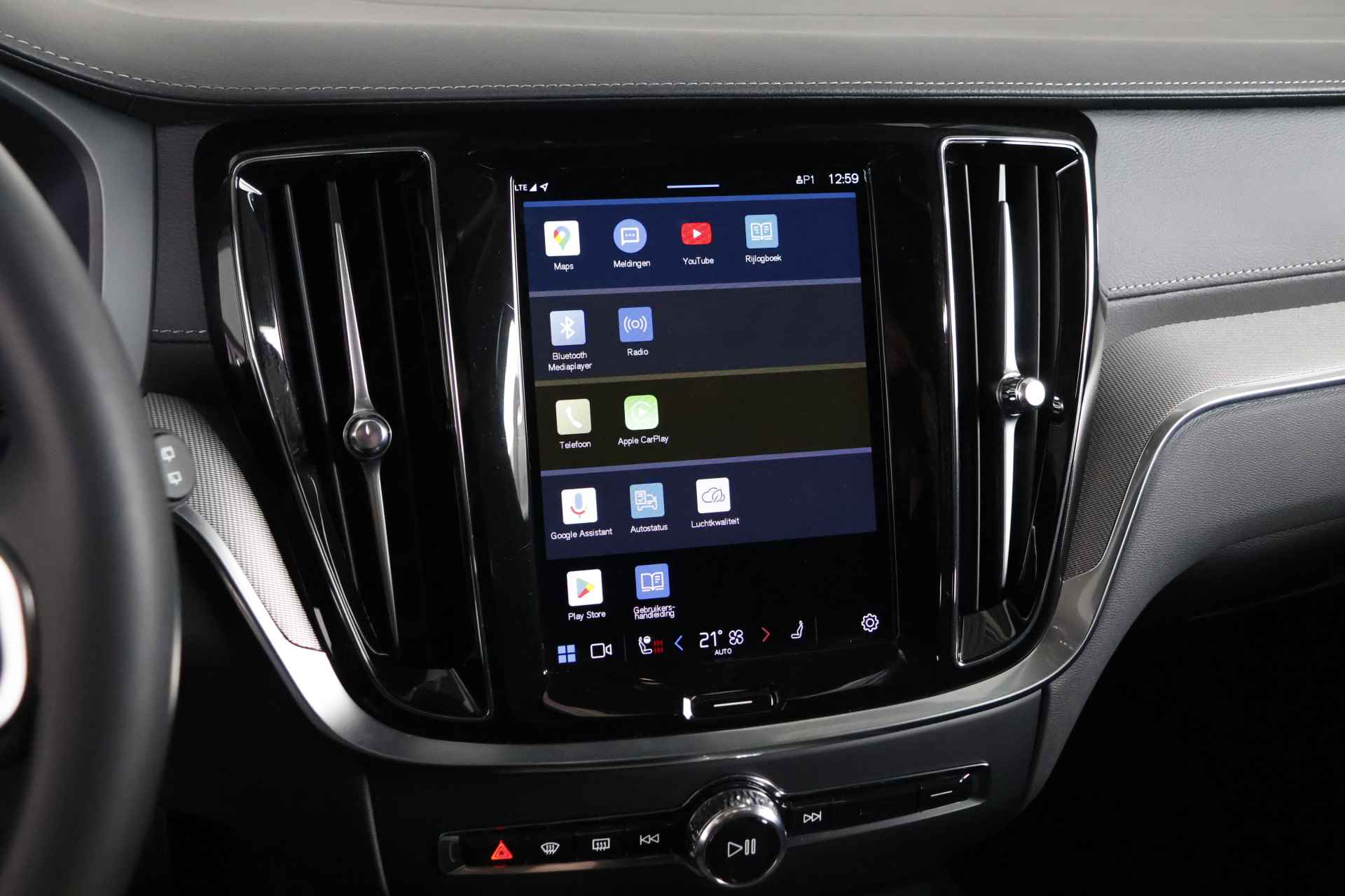 Volvo V60 2.0 B4 Ultimate Dark Panorama / Opendak /Leder / HUD / Pilot Assist / HarmanKardon / CarPlay - 26/43