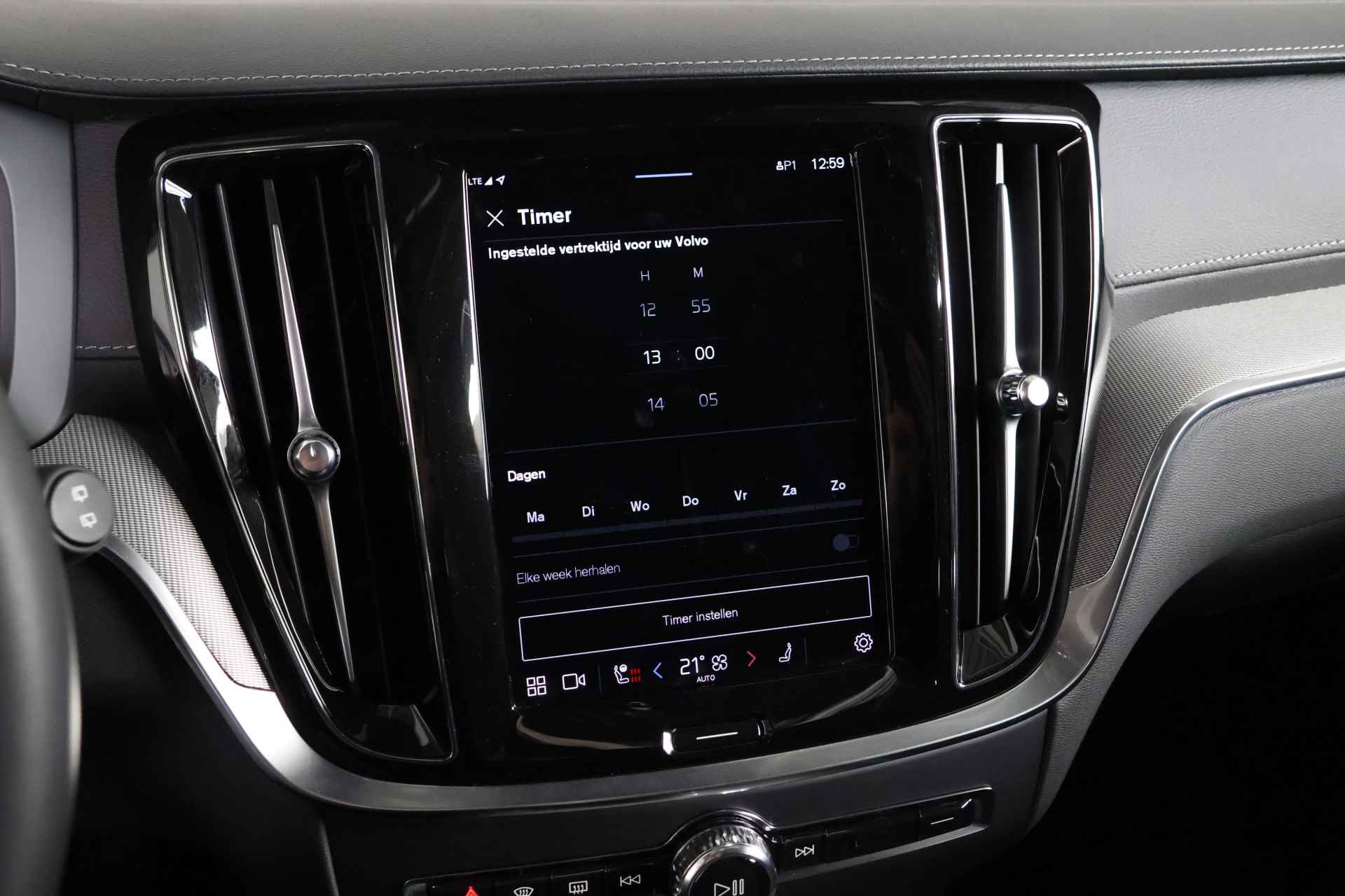 Volvo V60 2.0 B4 Ultimate Dark Panorama / Opendak /Leder / HUD / Pilot Assist / HarmanKardon / CarPlay - 32/43