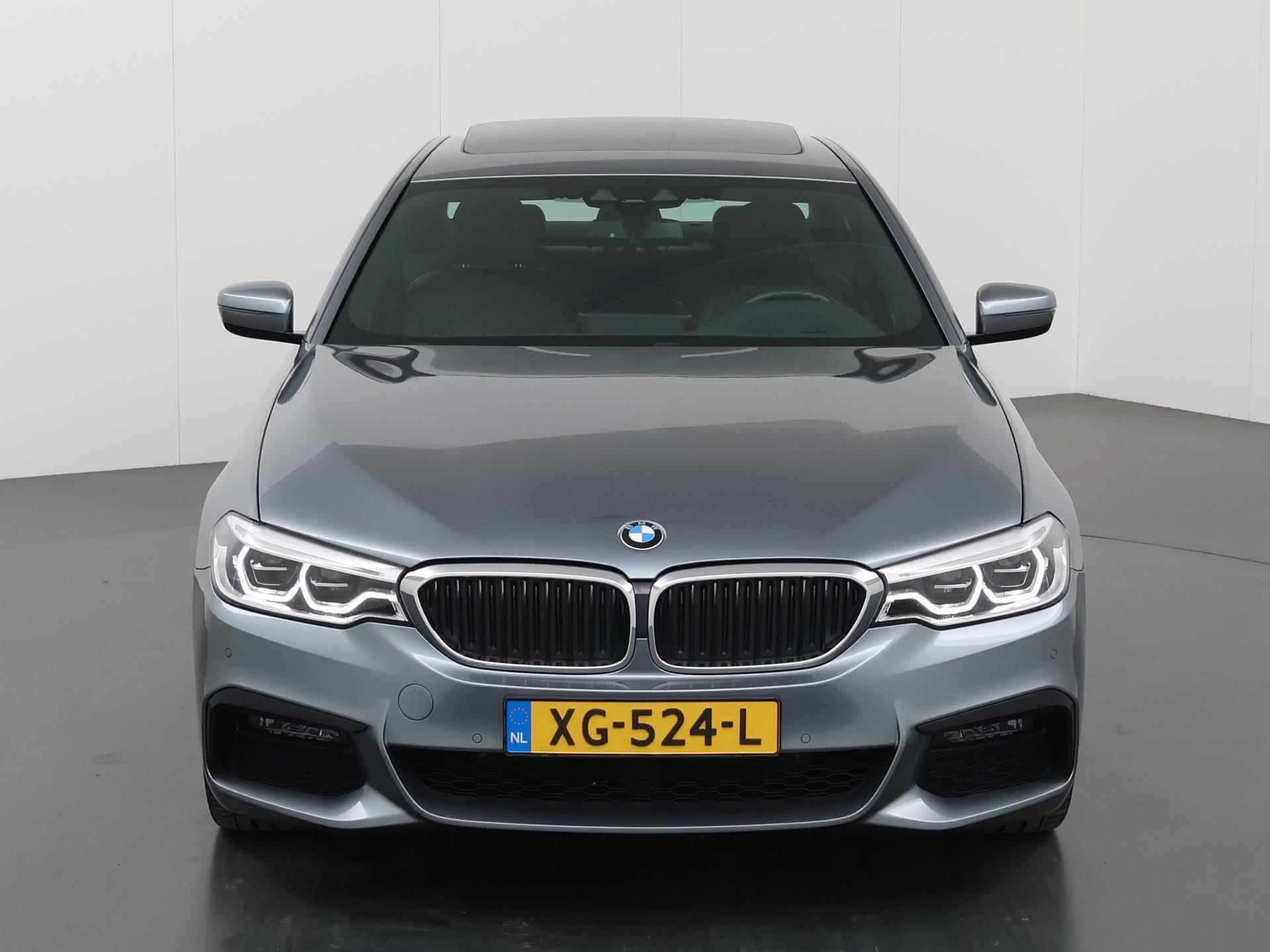 BMW 5-serie 520i High Executive M-Sport | Navigatie | Parkeercamera | Dodehoekdetectie | Stoelverwarming | Trekhaak | DAB | Exclusief Leder | HUD | Schuif/Kanteldak | - 4/50