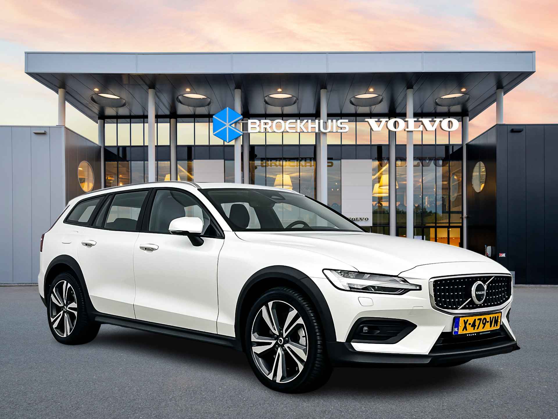 Volvo V60 Cross Country B5 AWD Ultimate | 20" | Bowers & Wilkins | Nappa leder | Stoelventilatie/massage | 360 Camera | Trekhaak | Gelamin - 3/37