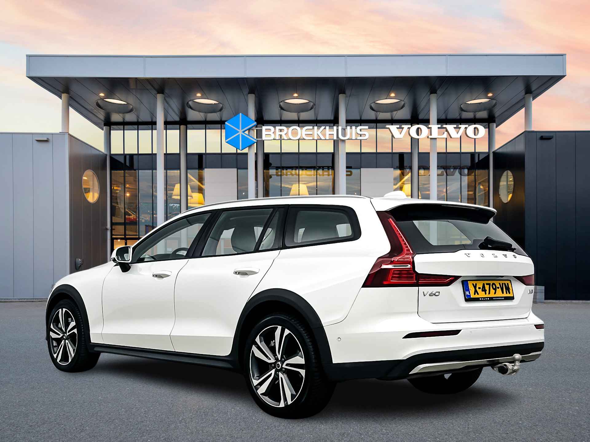 Volvo V60 Cross Country B5 AWD Ultimate | 20" | Bowers & Wilkins | Nappa leder | Stoelventilatie/massage | 360 Camera | Trekhaak | Gelamin - 5/37