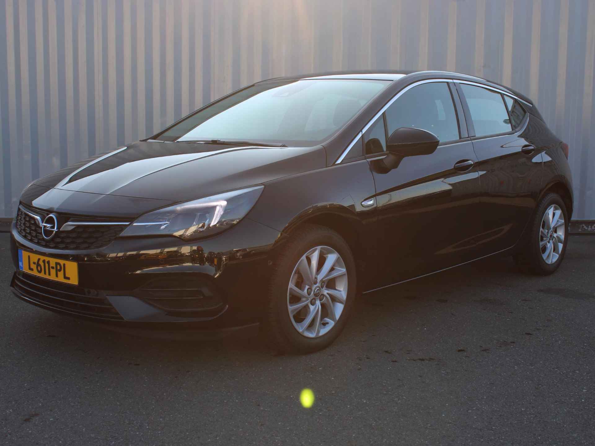 Opel Astra 1.2 Business Elegance | Navi / Camera / Climate - 2/31