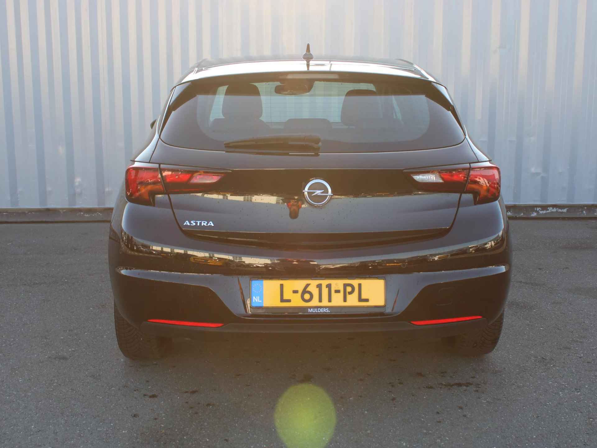 Opel Astra 1.2 Business Elegance | Navi / Camera / Climate - 5/31