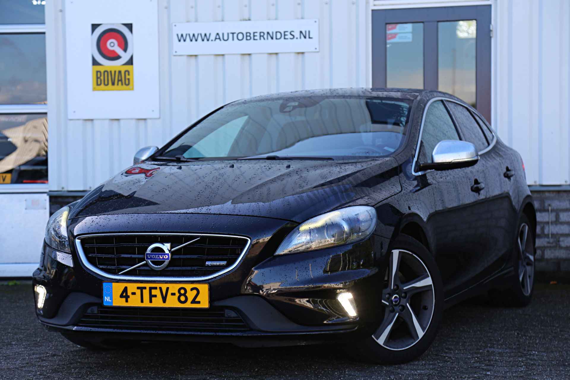 Volvo V40 1.6 T2 R-Design*NL-Auto*Perfect Onderh.*BTW*Afneemb. Trekhaak/Camera/Stoelverw./Cruise-Control/Climate-Control/Parkeersens.V+A/1 - 1/14