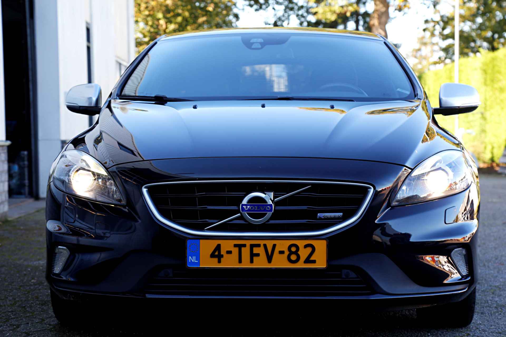 Volvo V40 1.6 T2 R-Design*NL-Auto*Perfect Onderh.*BTW*Afneemb. Trekhaak/Camera/Stoelverw./Cruise-Control/Climate-Control/Parkeersens.V+A/1 - 18/55