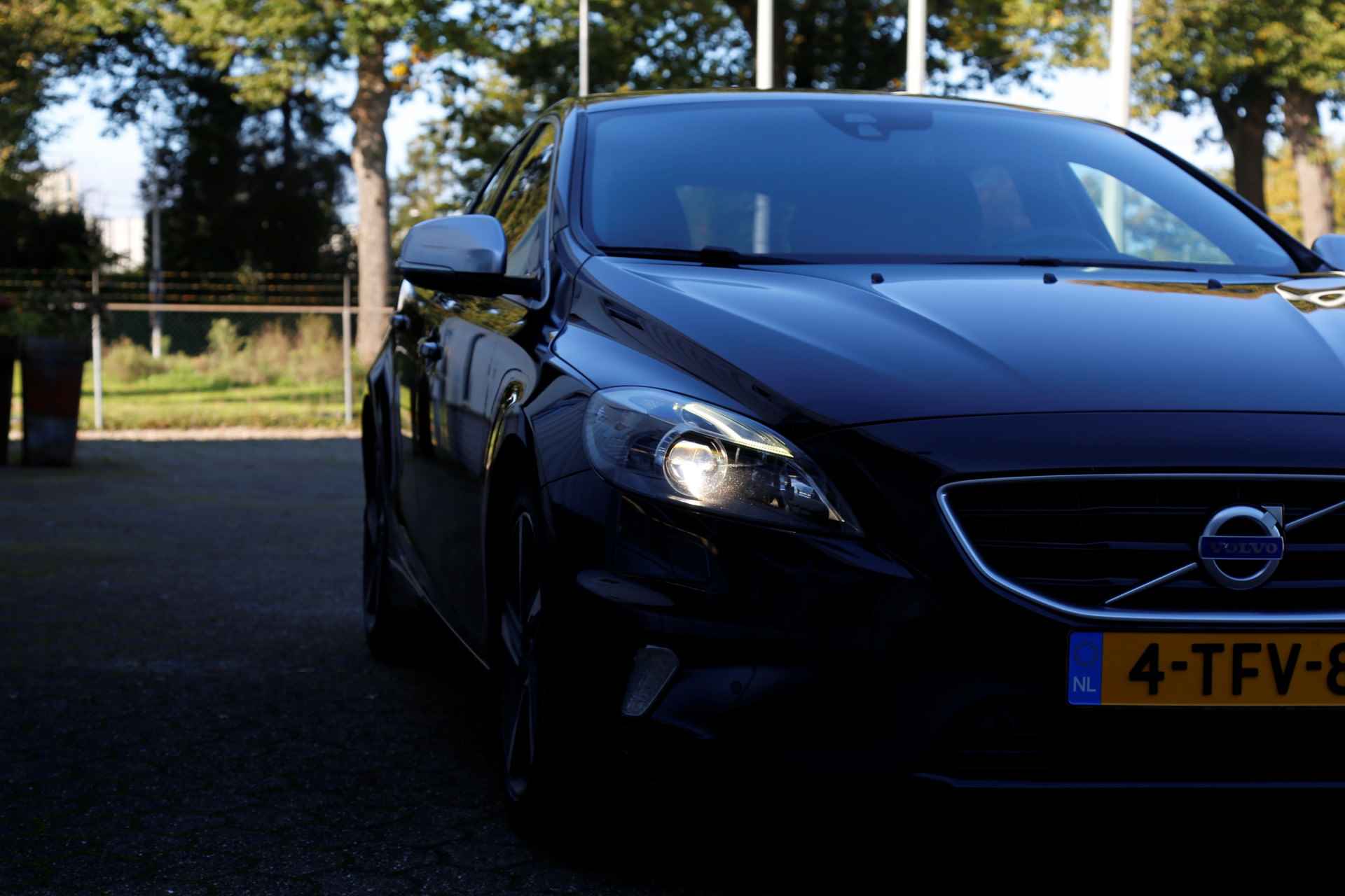 Volvo V40 1.6 T2 R-Design*NL-Auto*Perfect Onderh.*BTW*Afneemb. Trekhaak/Camera/Stoelverw./Cruise-Control/Climate-Control/Parkeersens.V+A/1 - 22/55