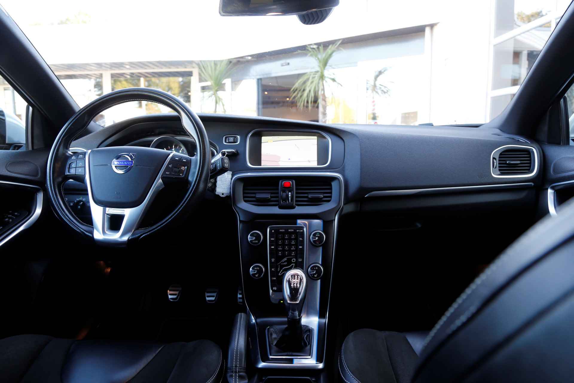 Volvo V40 1.6 T2 R-Design*NL-Auto*Perfect Onderh.*BTW*Afneemb. Trekhaak/Camera/Stoelverw./Cruise-Control/Climate-Control/Parkeersens.V+A/1 - 39/55